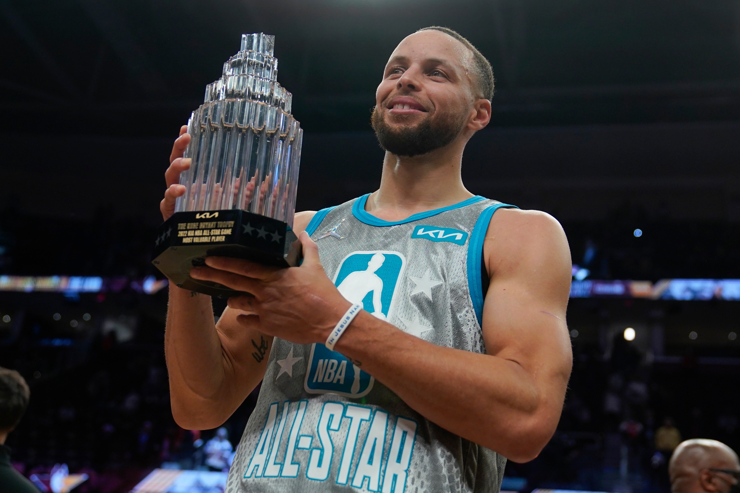 Golden State Warriors' Stephen Curry holds up the Kobe Bryant Trophy after being named the MVP of the NBA All-Star basketball game, Sunday, Feb. 20, 2022, in Cleveland. (AP Photo/Charles Krupa)