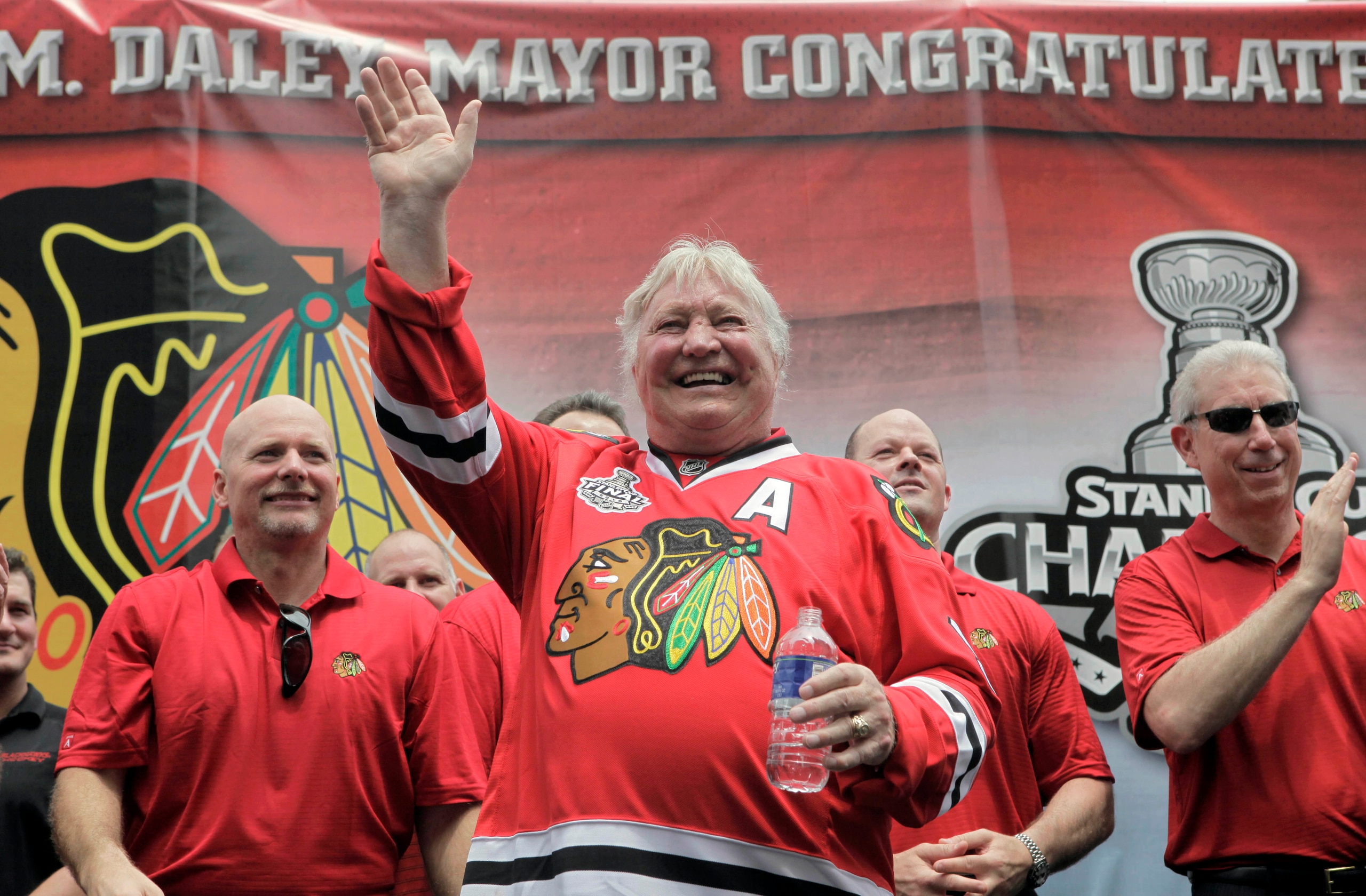 Former Chicago Blackhawks great Bobby Hull waves to fans during a rally in downtown Chicago, Friday, June 11, 2010, for this year's team's Stanley Cup hockey championship win over the Philadelphia Flyers. Hull played on the Blackhawks' last Stanley Cup winning team in 1961. (AP Photo/M. Spencer Green)
