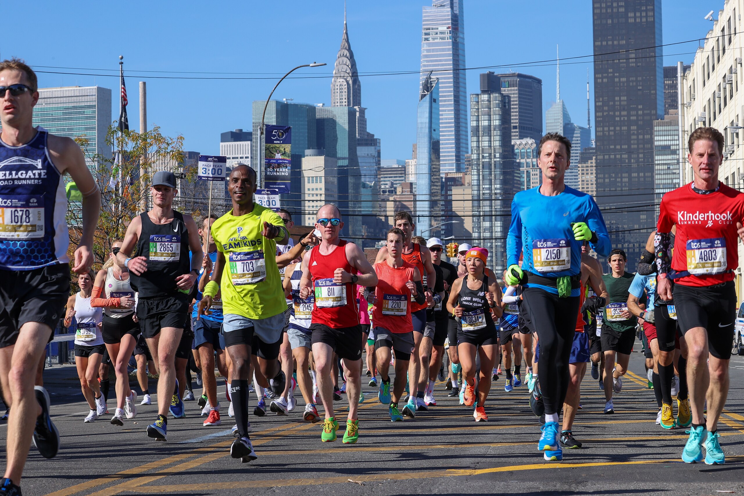 NEW YORK, NY - NOVEMBER 07: Participants run during the TCS New York City Marathon in New York City, United States on November 07, 2021. (Photo by Tayfun Coskun/Anadolu Agency via Getty Images)