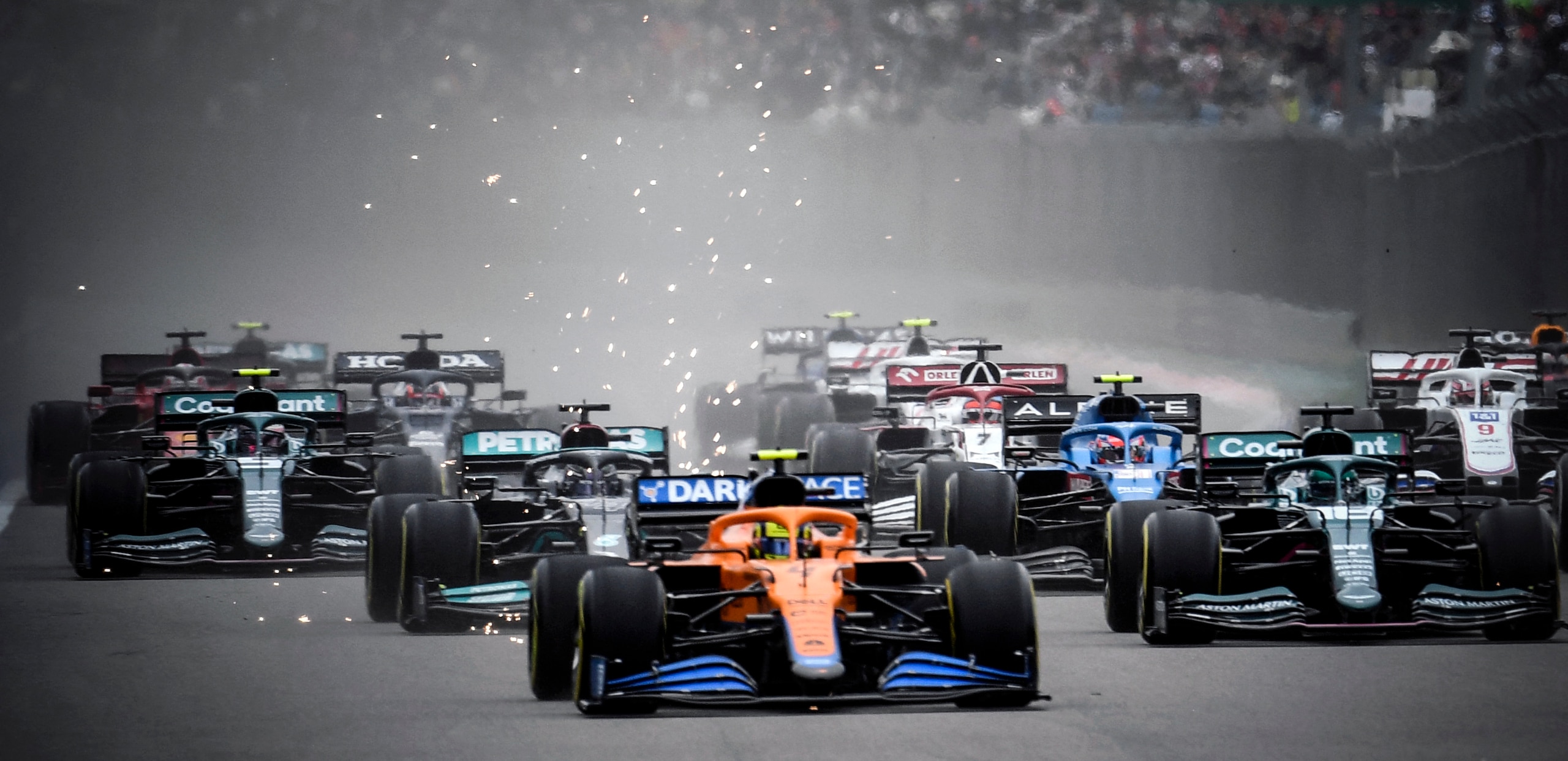Drivers take the start of the Formula One Russian Grand Prix at the Sochi Autodrom circuit in Sochi on September 26, 2021. (Photo by Alexander NEMENOV / AFP) (Photo by ALEXANDER NEMENOV/AFP via Getty Images)