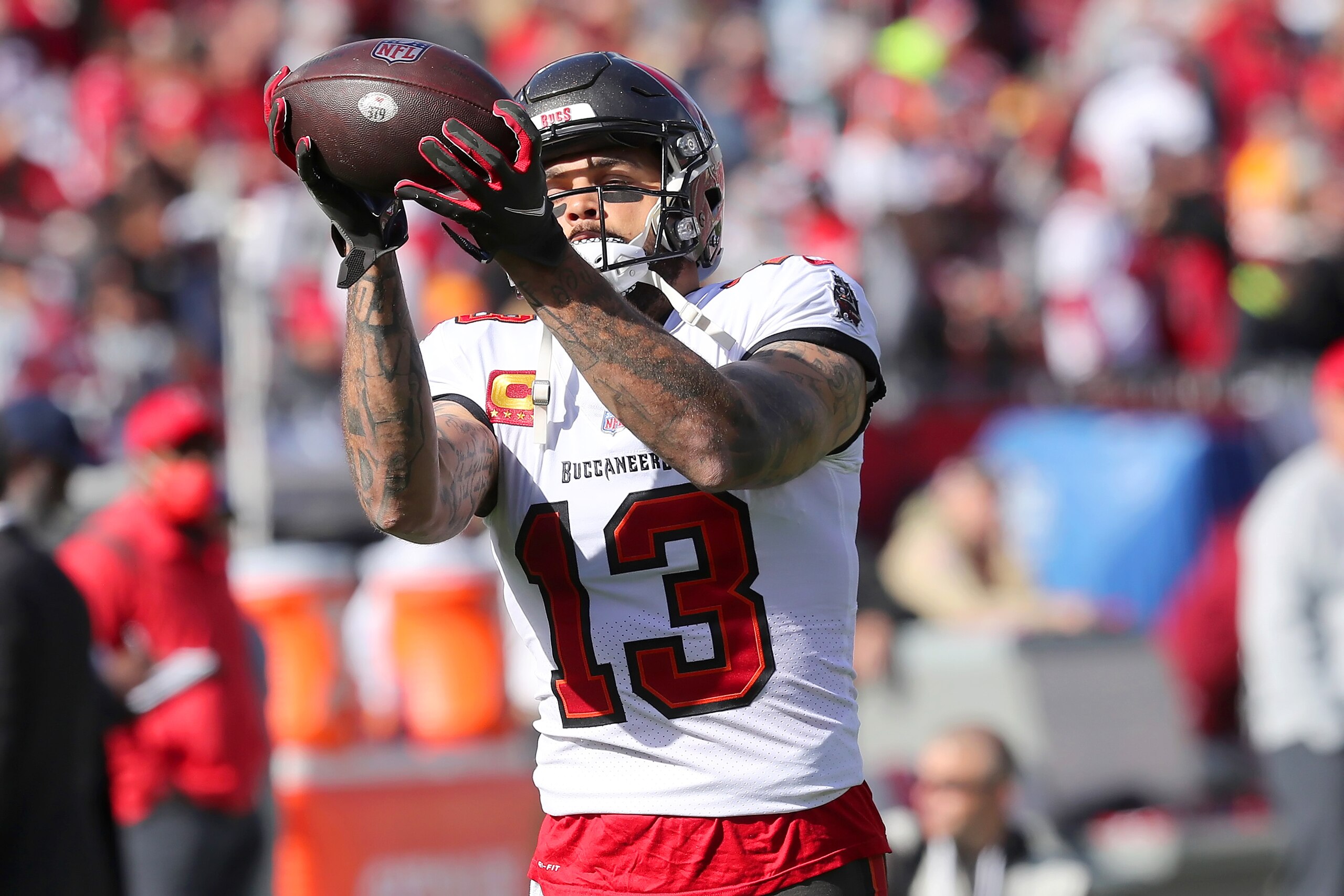 TAMPA, FL - JANUARY 23: Tampa Bay Buccaneers Wide Receiver Mike Evans (13) warms up before the NFC Divisional game between the Los Angeles Rams and the Tampa Bay Buccaneers on January 23, 2022 at Raymond James Stadium in Tampa, Florida. (Photo by Cliff Welch/Icon Sportswire via Getty Images)