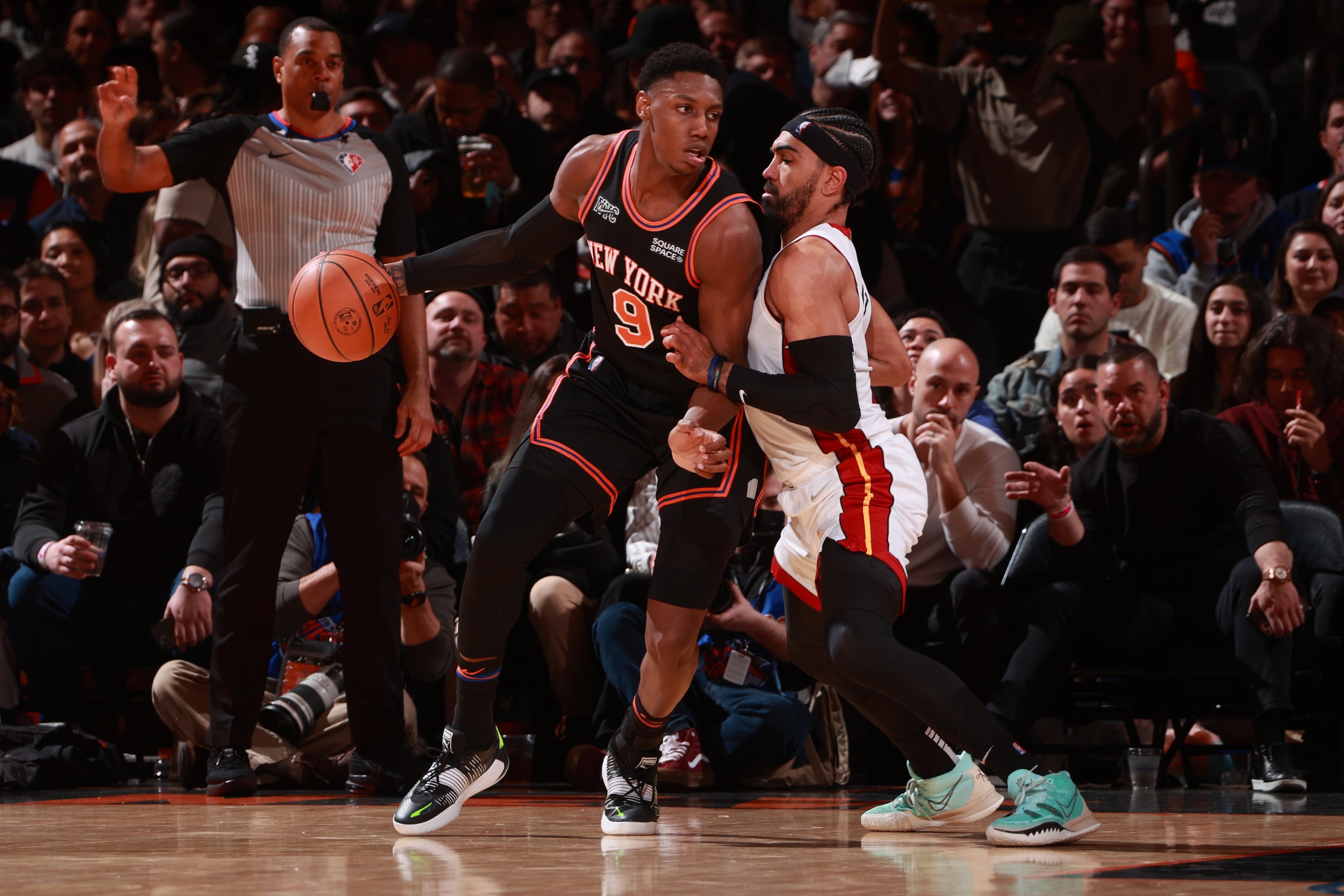 NEW YORK, NY - FEBRUARY 25: Gabe Vincent #2 of the Miami Heat plays defense on RJ Barrett #9 of the New York Knicks during the game on February 25, 2022 at Madison Square Garden in New York City, New York.  NOTE TO USER: User expressly acknowledges and agrees that, by downloading and or using this photograph, User is consenting to the terms and conditions of the Getty Images License Agreement. Mandatory Copyright Notice: Copyright 2022 NBAE  (Photo by Nathaniel S. Butler/NBAE via Getty Images)