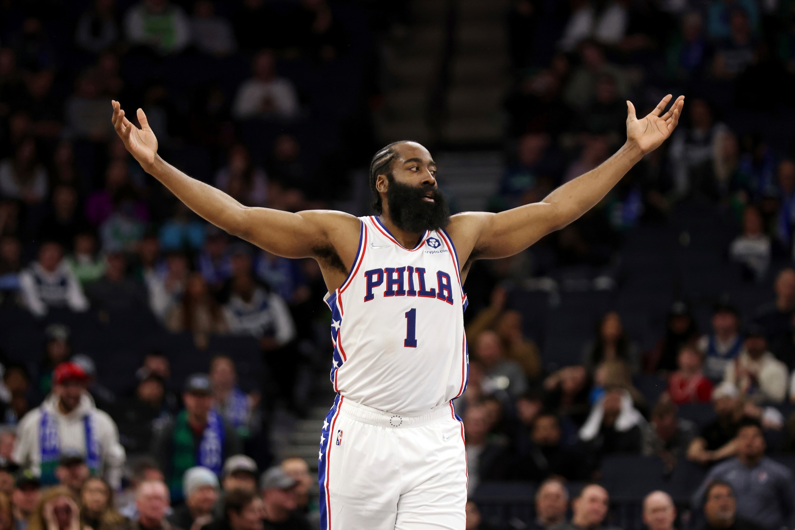 James Harden, de los 76ers de Filadelfia, festeja luego de encestar ante los Timberwolves de Minnesota, el viernes 25 de febrero de 2022 (AP Foto/Stacy Bengs)