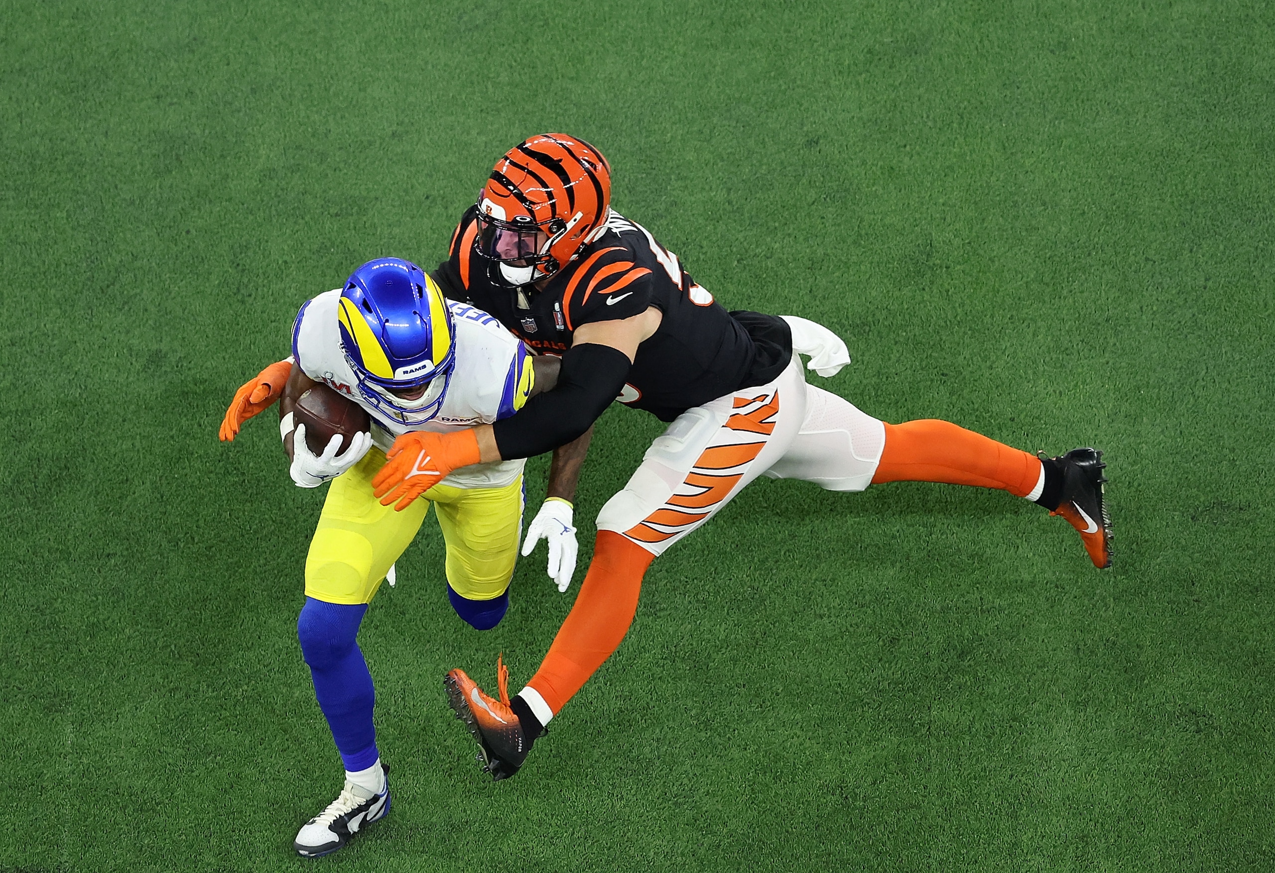 INGLEWOOD, CALIFORNIA - FEBRUARY 13: Van Jefferson #12 of the Los Angeles Rams catches the ball against Logan Wilson #55 of the Cincinnati Bengals during the second half of Super Bowl LVI at SoFi Stadium on February 13, 2022 in Inglewood, California. (Photo by Gregory Shamus/Getty Images)