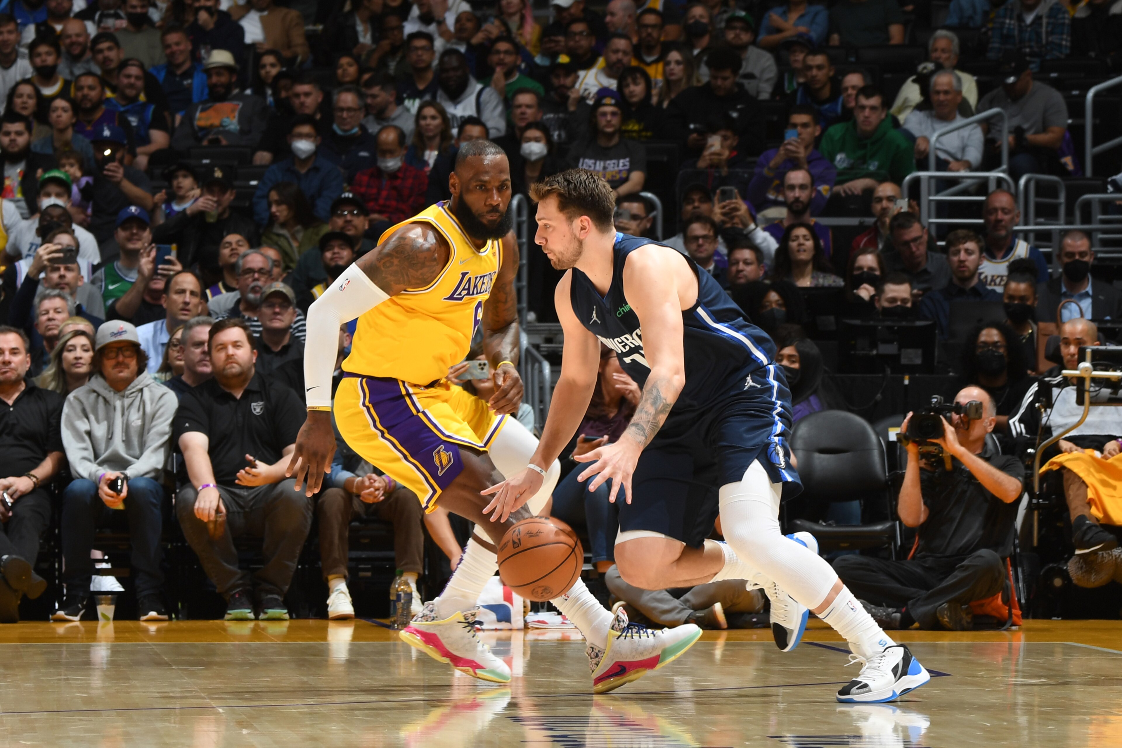 LOS ANGELES, CA - MARCH 1: LeBron James #6 of the Los Angeles Lakers plays defense on Luka Doncic #77 of the Dallas Mavericks during the game on March 1, 2022 at Crypto.Com Arena in Los Angeles, California. NOTE TO USER: User expressly acknowledges and agrees that, by downloading and/or using this Photograph, user is consenting to the terms and conditions of the Getty Images License Agreement. Mandatory Copyright Notice: Copyright 2022 NBAE (Photo by Andrew D. Bernstein/NBAE via Getty Images) LOS ANGELES, CA - MARCH 1: LeBron James #6 of the Los Angeles Lakers plays defense on Luka Doncic #77 of the Dallas Mavericks during the game on March 1, 2022 at Crypto.Com Arena in Los Angeles, California. NOTE TO USER: User expressly acknowledges and agrees that, by downloading and/or using this Photograph, user is consenting to the terms and conditions of the Getty Images License Agreement. Mandatory Copyright Notice: Copyright 2022 NBAE (Photo by Andrew D. Bernstein/NBAE via Getty Images)