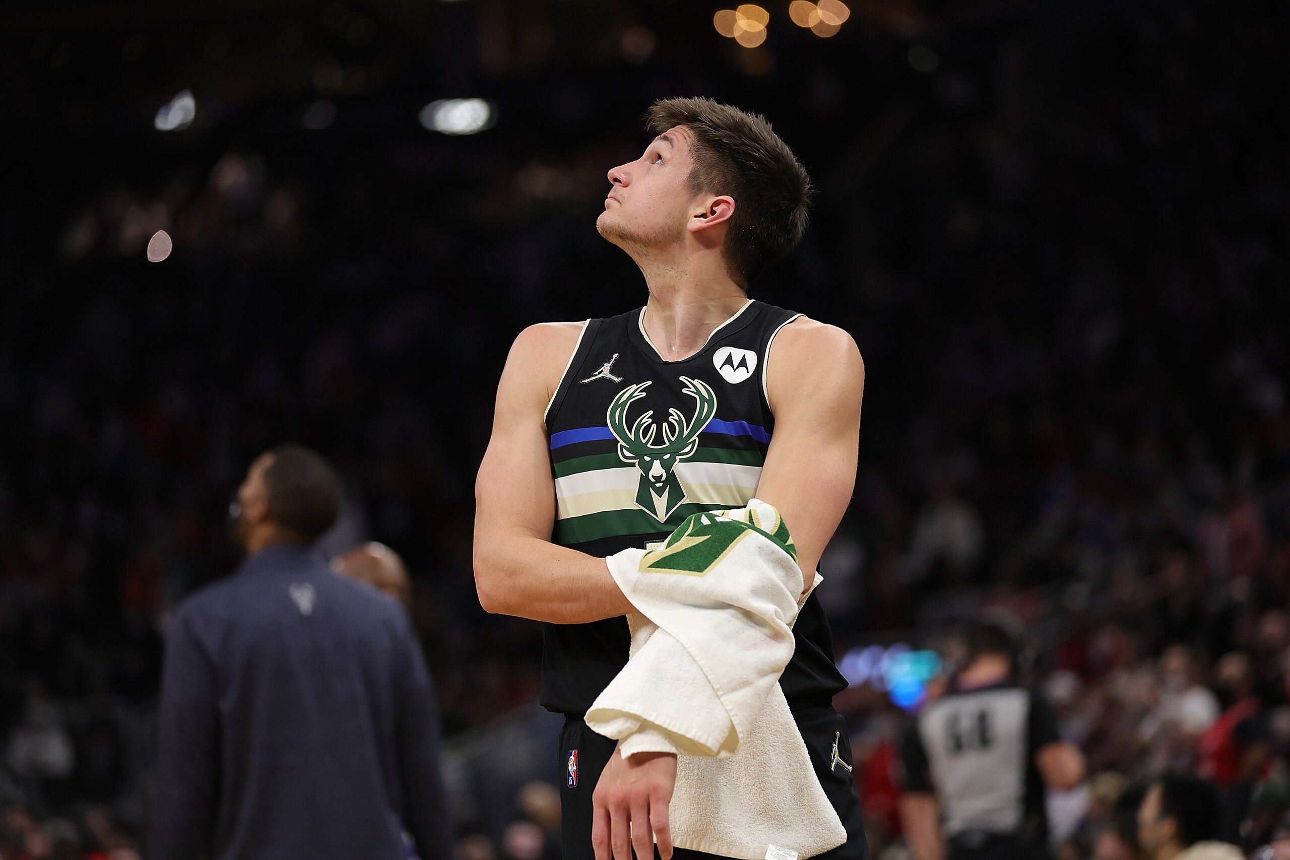 MILWAUKEE, WISCONSIN - JANUARY 21: Grayson Allen #7 of the Milwaukee Bucks looks to the scoreboard before being ejected for a hard foul against Alex Caruso #6 of the Chicago Bulls during the second half of a game at Fiserv Forum on January 21, 2022 in Milwaukee, Wisconsin. NOTE TO USER: User expressly acknowledges and agrees that, by downloading and or using this photograph, User is consenting to the terms and conditions of the Getty Images License Agreement. (Photo by Stacy Revere/Getty Images)