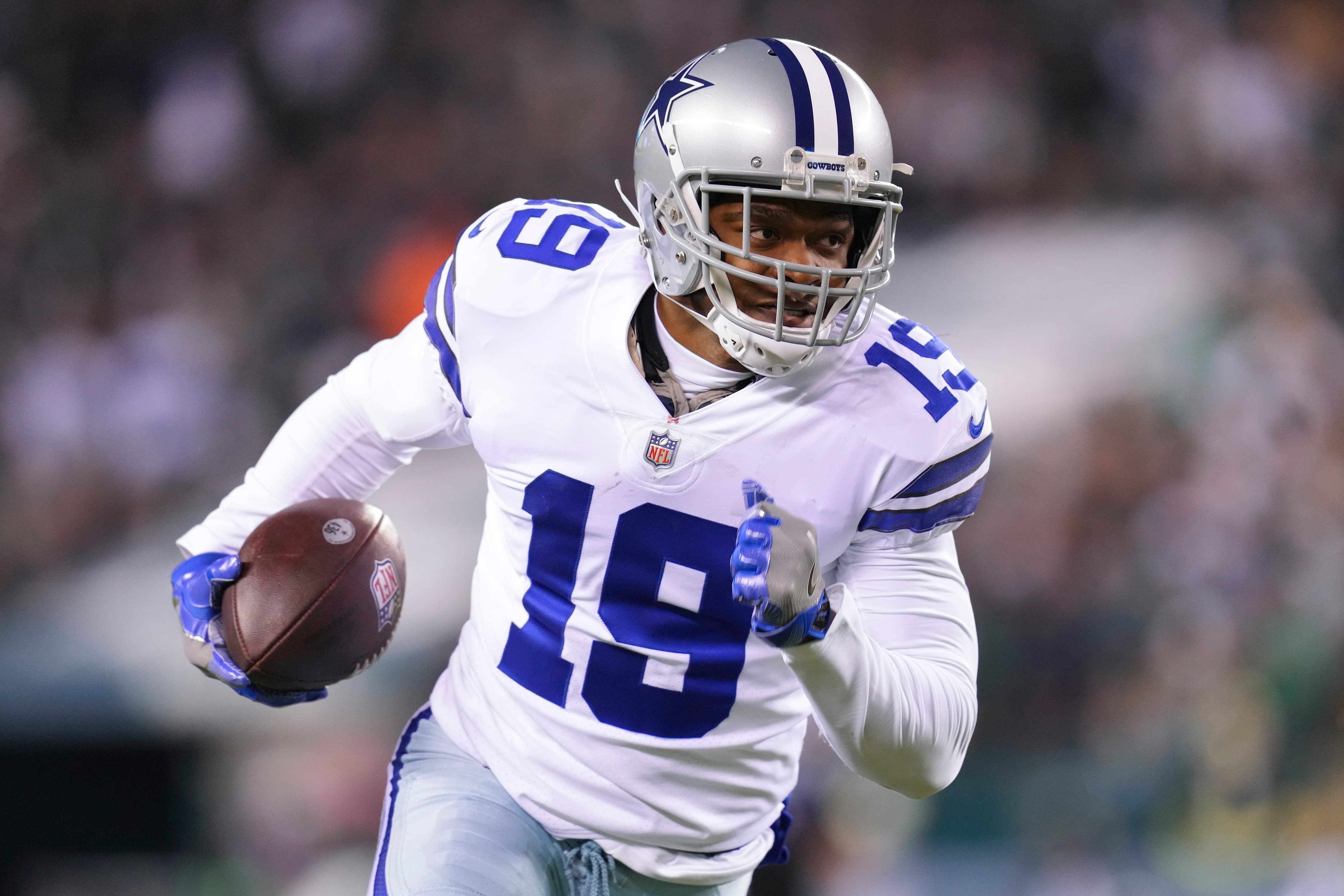 PHILADELPHIA, PA - JANUARY 08: Amari Cooper #19 of the Dallas Cowboys runs with the ball against the Philadelphia Eagles at Lincoln Financial Field on January 8, 2022 in Philadelphia, Pennsylvania. (Photo by Mitchell Leff/Getty Images) PHILADELPHIA, PA - JANUARY 08: Amari Cooper #19 of the Dallas Cowboys runs with the ball against the Philadelphia Eagles at Lincoln Financial Field on January 8, 2022 in Philadelphia, Pennsylvania. (Photo by Mitchell Leff/Getty Images)