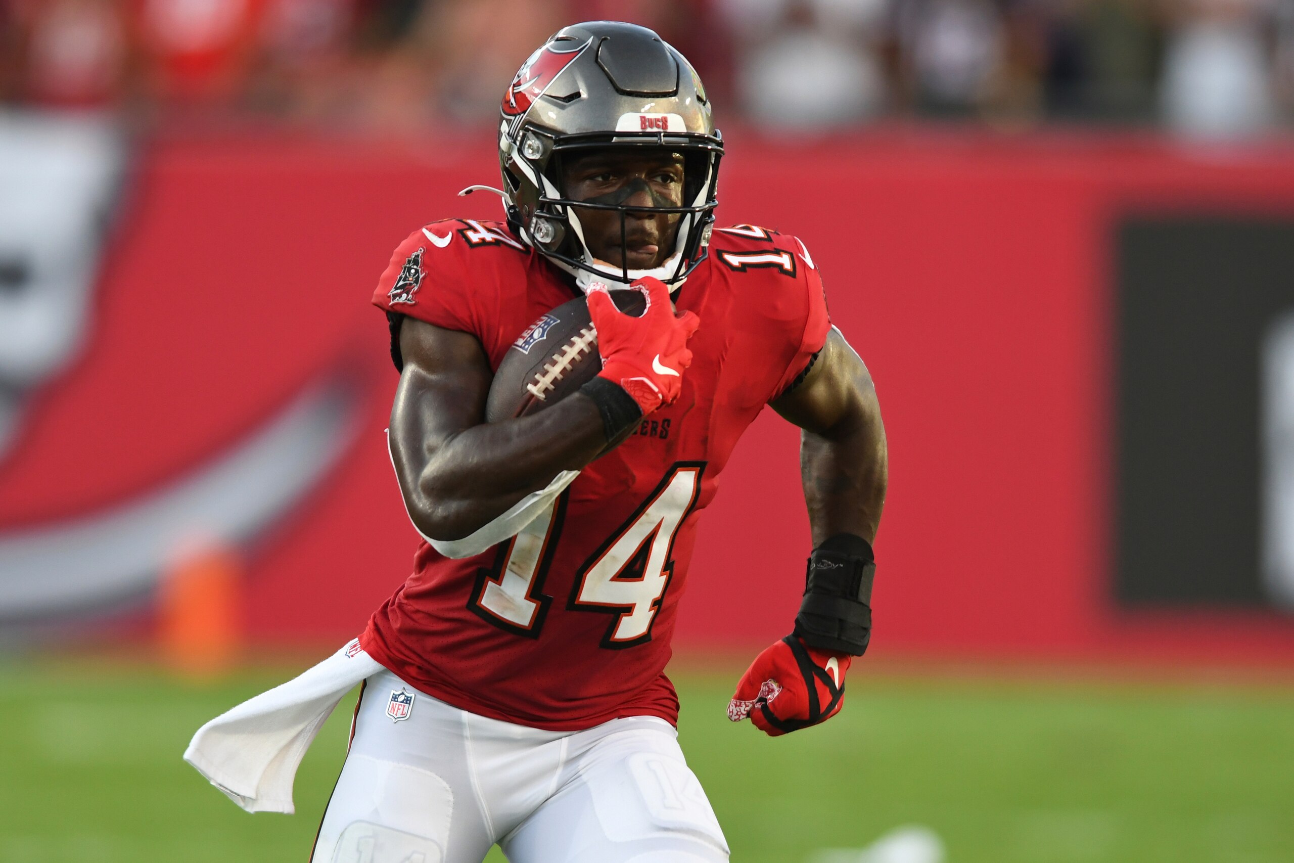 Tampa Bay Buccaneers wide receiver Chris Godwin (14) runs with the ball after a catch against the Buffalo Bills during the first half of an NFL football game Sunday, Dec. 12, 2021, in Tampa, Fla. (AP Photo/Jason Behnken)