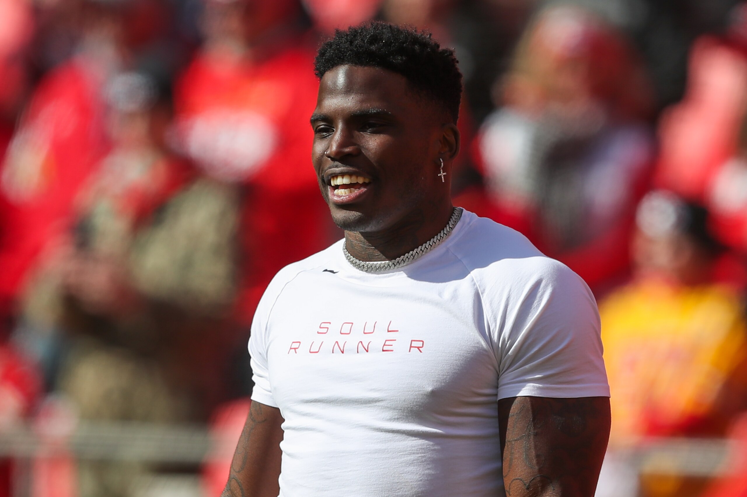 KANSAS CITY, MO - JANUARY 30: Kansas City Chiefs wide receiver Tyreek Hill (10) is all smiles before the AFC Championship game between the Cincinnati Bengals and Kansas City Chiefs on Jan 30, 2022 at GEHA Field at Arrowhead Stadium in Kansas City, MO. (Photo by Scott Winters/Icon Sportswire via Getty Images)