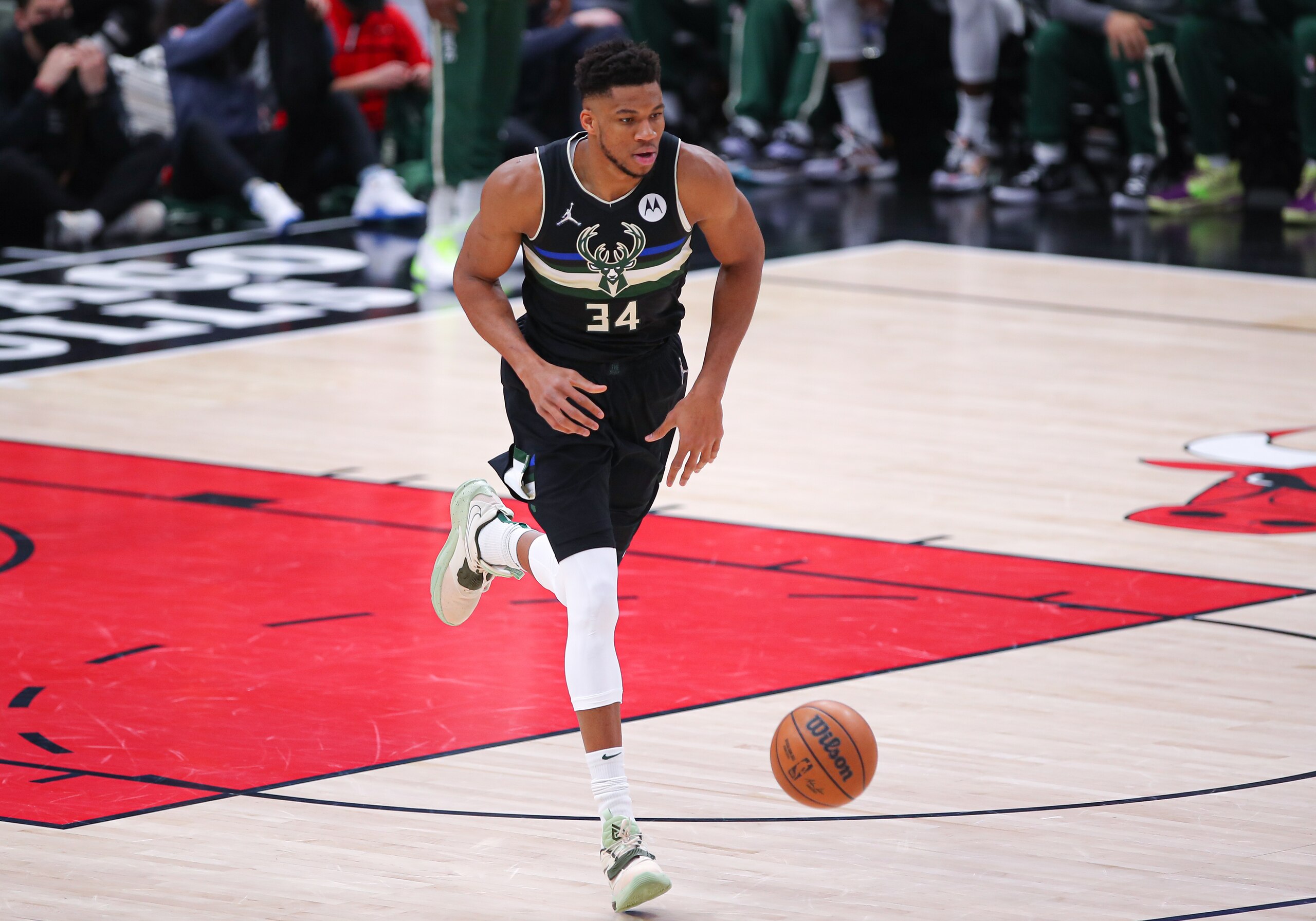CHICAGO, IL - MARCH 04: Milwaukee Bucks forward Giannis Antetokounmpo (34) brings the ball up court during a NBA game between the Milwaukee Bucks and the Chicago Bulls on March 4, 2022 at the United Center in Chicago, IL. (Photo by Melissa Tamez/Icon Sportswire via Getty Images) CHICAGO, IL - MARCH 04: Milwaukee Bucks forward Giannis Antetokounmpo (34) brings the ball up court during a NBA game between the Milwaukee Bucks and the Chicago Bulls on March 4, 2022 at the United Center in Chicago, IL. (Photo by Melissa Tamez/Icon Sportswire via Getty Images)