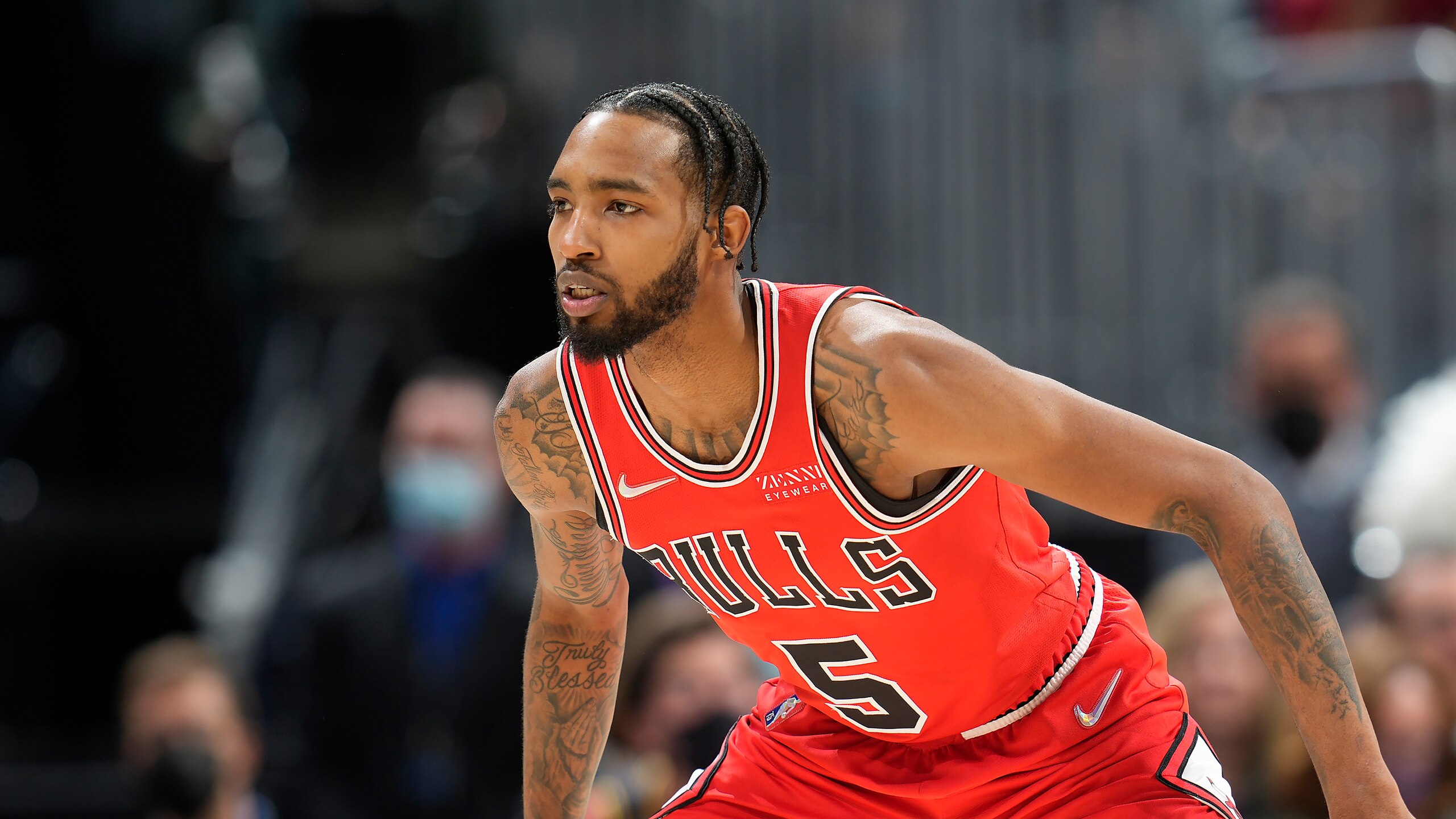 Chicago Bulls forward Derrick Jones Jr. (5) in the second half of an NBA basketball game Friday, Nov. 19, 2021, in Denver. The Bulls won 114-108. (AP Photo/David Zalubowski)