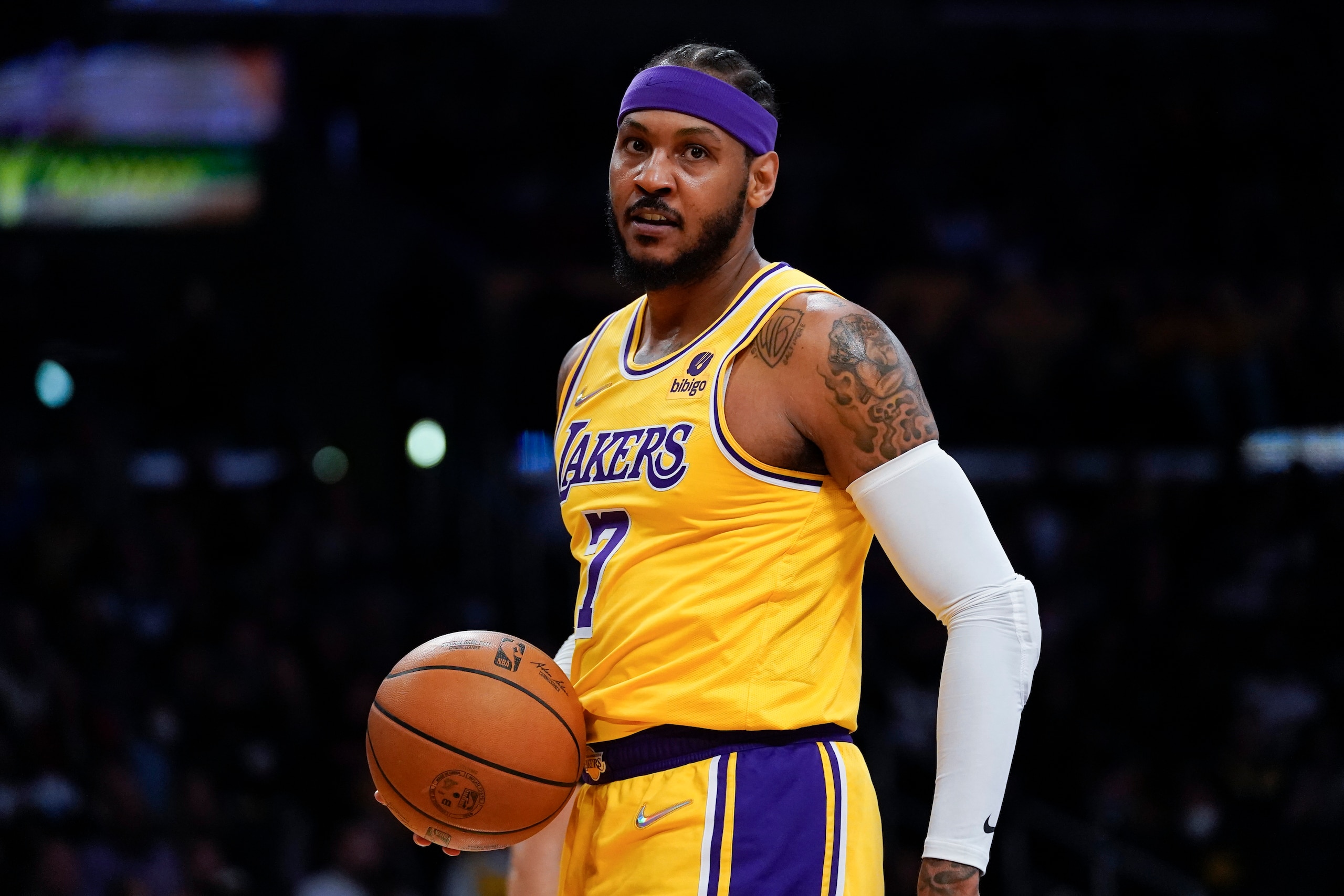 Los Angeles Lakers forward Carmelo Anthony (7) controls the ball during the first half of an NBA basketball game against the Golden State Warriors in Los Angeles, Saturday, March 5, 2022. (AP Photo/Ashley Landis)