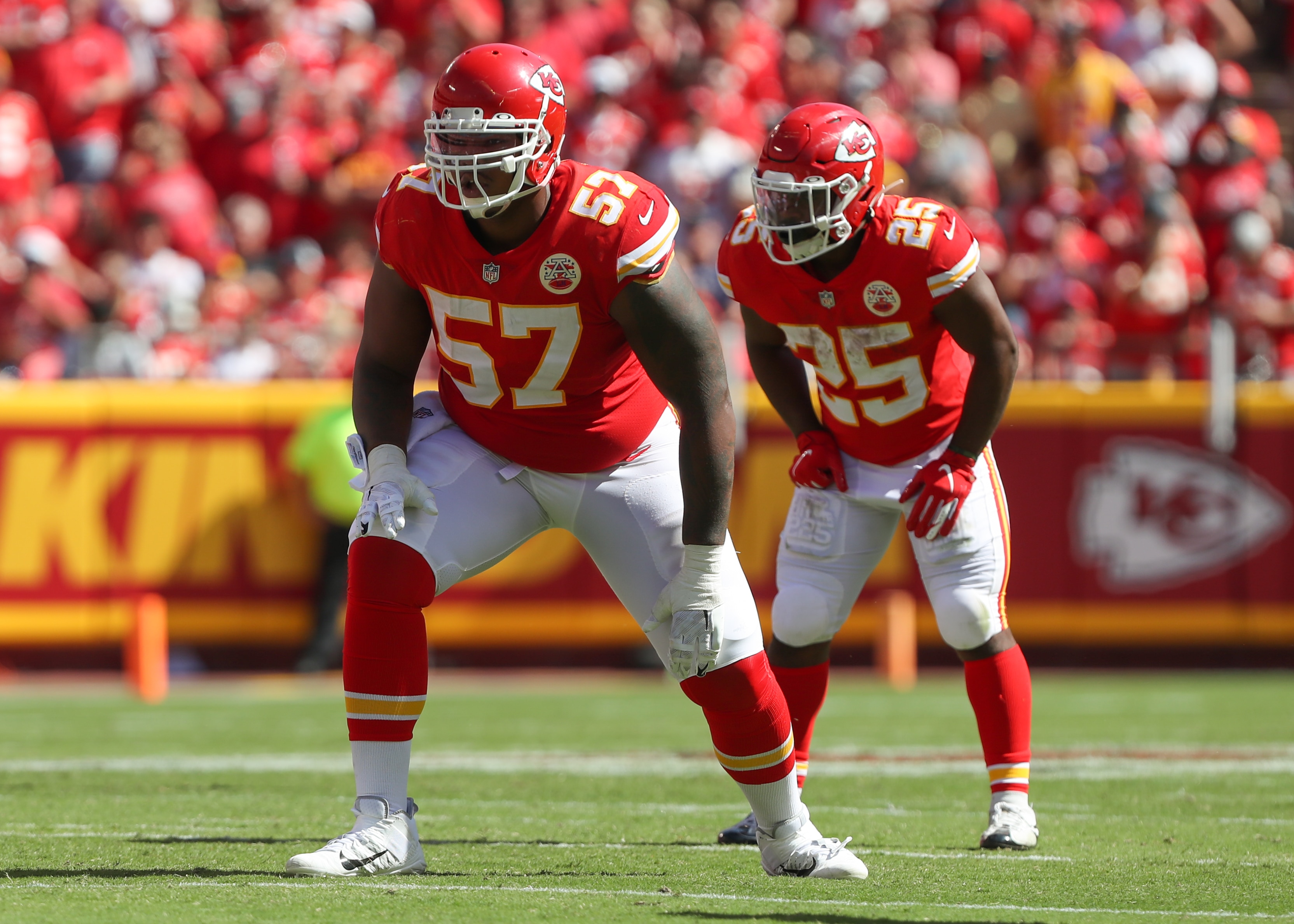 KANSAS CITY, MO - SEPTEMBER 26: Kansas City Chiefs offensive tackle Orlando Brown (57) before the snap with running back Clyde Edwards-Helaire (25) in the backfield in the third quarter of an AFC West matchup between the Los Angeles Chargers and Kansas City Chiefs on Sep 26, 2021 at GEHA Filed at Arrowhead Stadium in Kansas City, MO. (Photo by Scott Winters/Icon Sportswire via Getty Images)