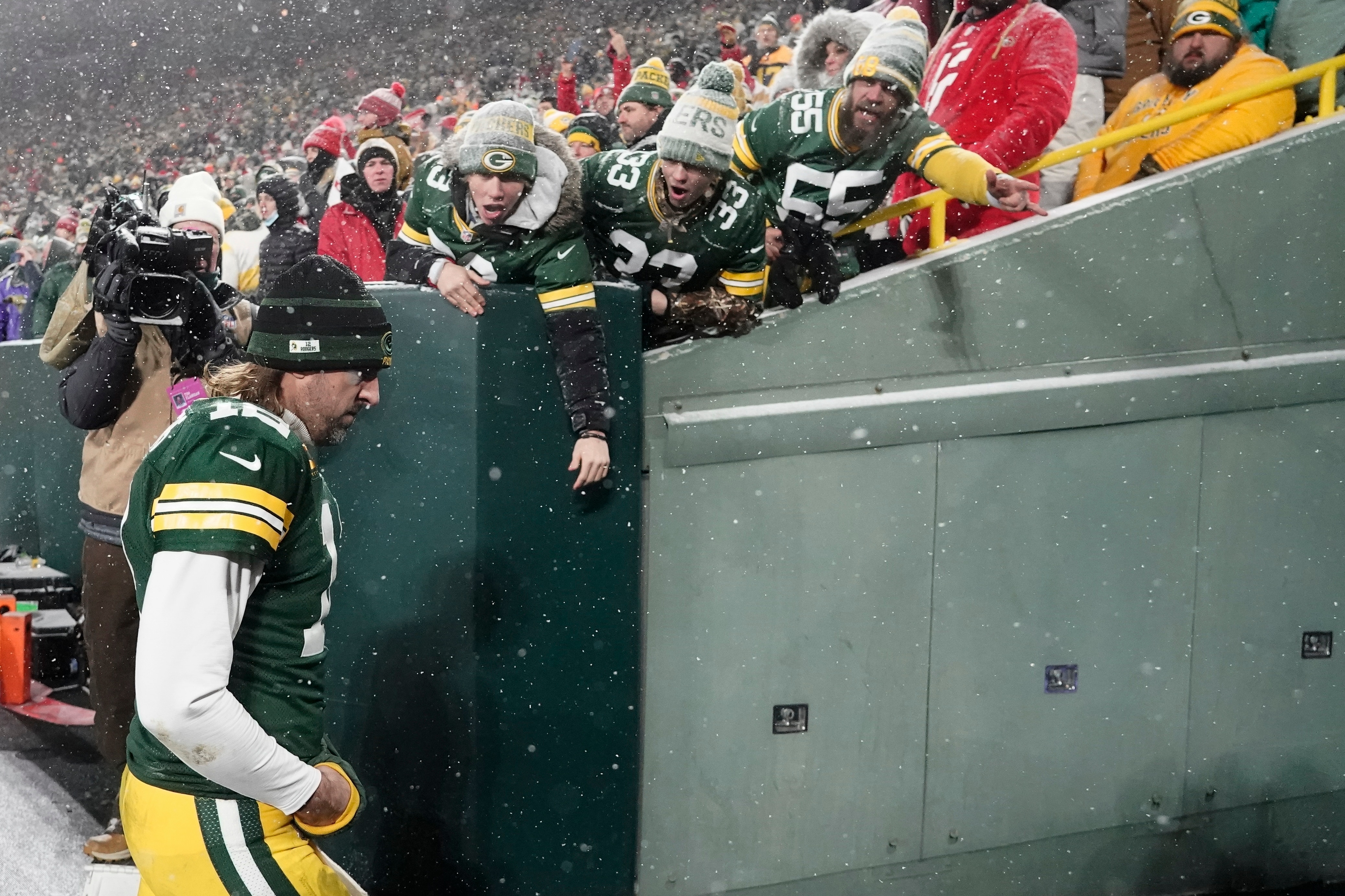Green Bay Packers' Aaron Rodgers leaves the field after an NFC divisional playoff NFL football game against the San Francisco 49ers Saturday, Jan. 22, 2022, in Green Bay, Wis. The 49ers won 13-10 to advance to the NFC Chasmpionship game. (AP Photo/Morry Gash)
