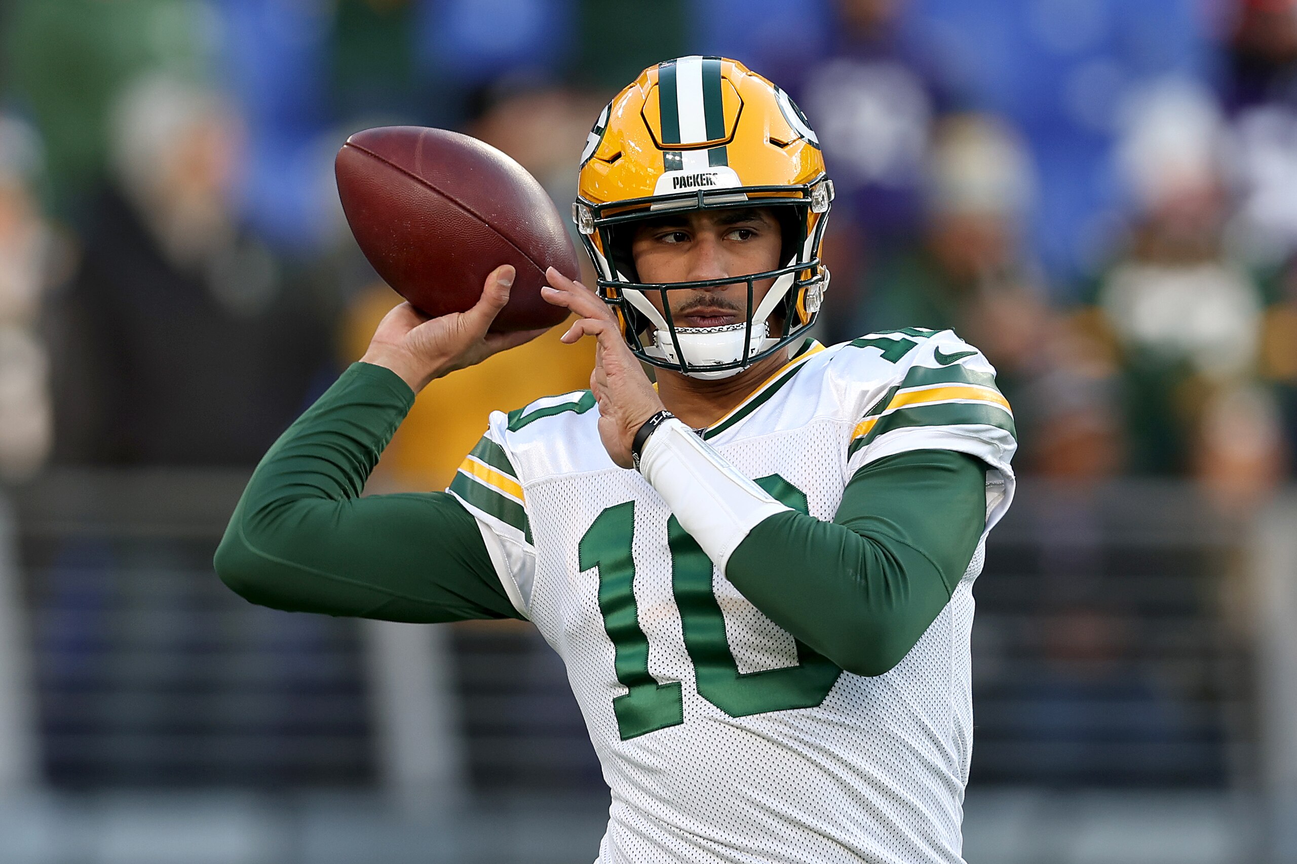 BALTIMORE, MARYLAND - DECEMBER 19: Quarterback Jordan Love #10 of the Green Bay Packers warms up against the Baltimore Ravens at M&T Bank Stadium on December 19, 2021 in Baltimore, Maryland. (Photo by Rob Carr/Getty Images)