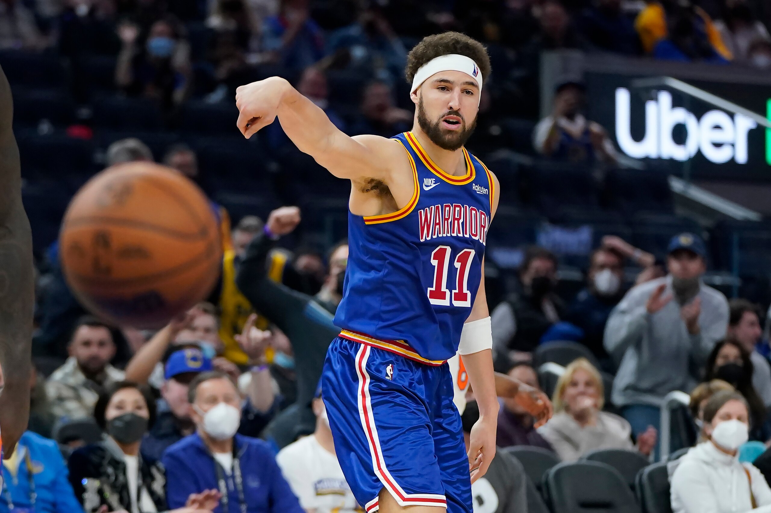 Golden State Warriors guard Klay Thompson reacts after shooting a 3-point basket against the New York Knicks during an NBA basketball game in San Francisco, Thursday, Feb. 10, 2022. (AP Photo/Jeff Chiu)