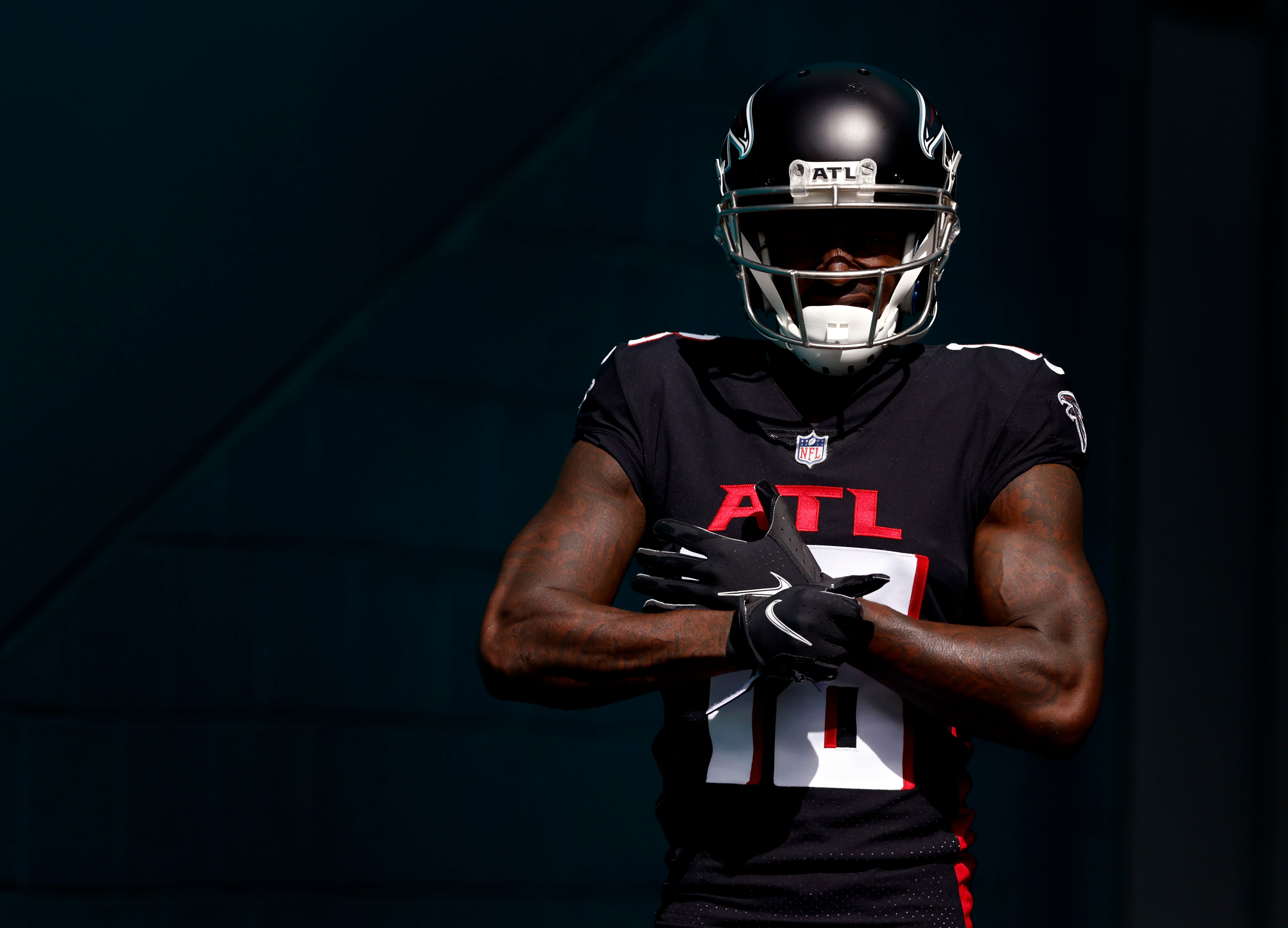 MIAMI GARDENS, FLORIDA - OCTOBER 24: Calvin Ridley #18 of the Atlanta Falcons takes the field before the game against the Miami Dolphins at Hard Rock Stadium on October 24, 2021 in Miami Gardens, Florida. (Photo by Michael Reaves/Getty Images)