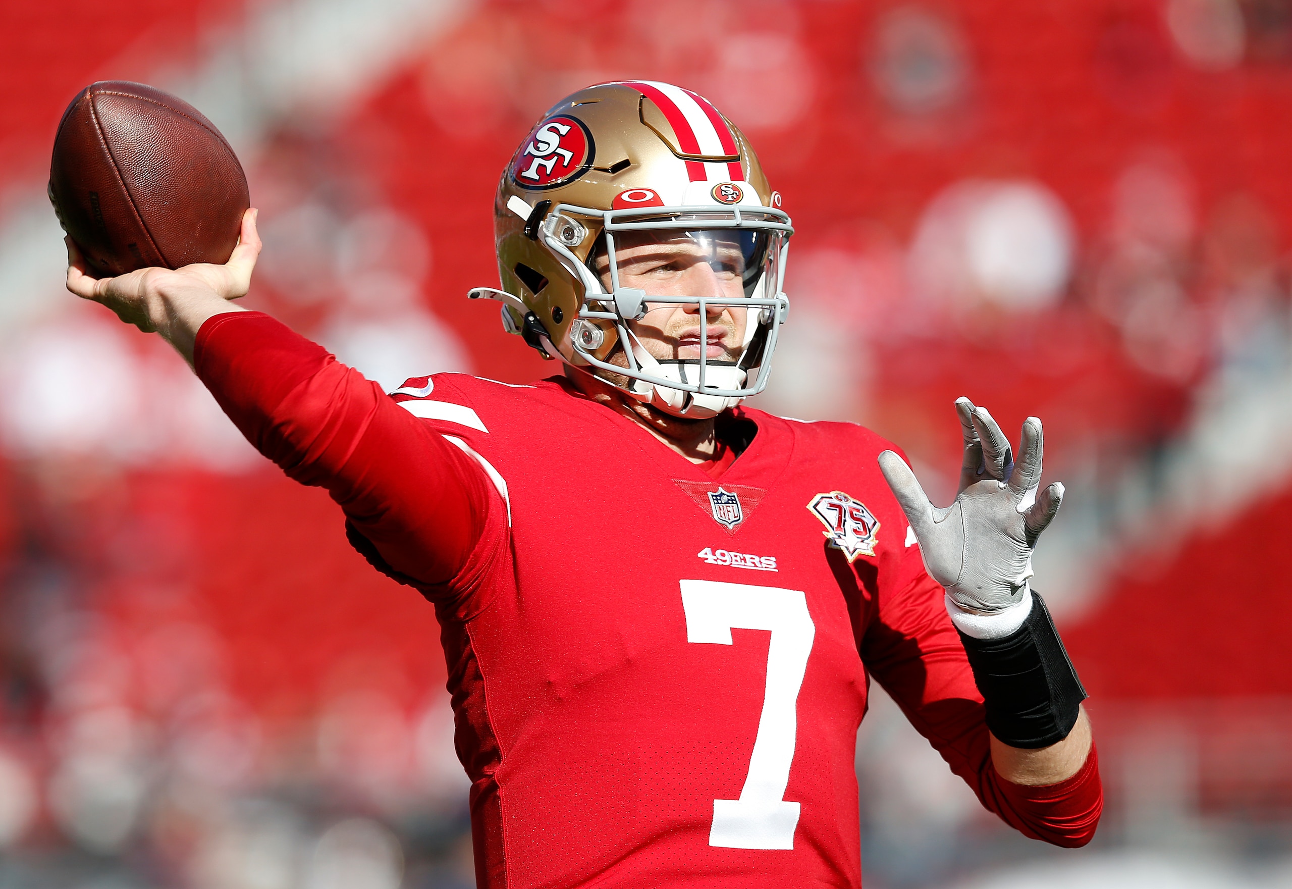 SANTA CLARA, CALIFORNIA - JANUARY 02: Nate Sudfeld #7 of the San Francisco 49ers warms up before the game against the Houston Texans at Levi's Stadium on January 02, 2022 in Santa Clara, California. (Photo by Lachlan Cunningham/Getty Images)