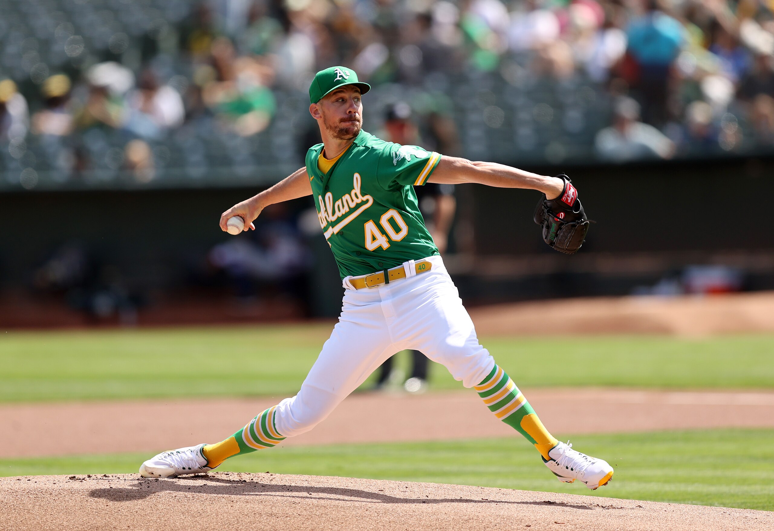 OAKLAND, CALIFORNIA - SEPTEMBER 23: 	Chris Bassitt #40 pitches against the Seattle Mariners in the first inning at RingCentral Coliseum on September 23, 2021 in Oakland, California. (Photo by Ezra Shaw/Getty Images)