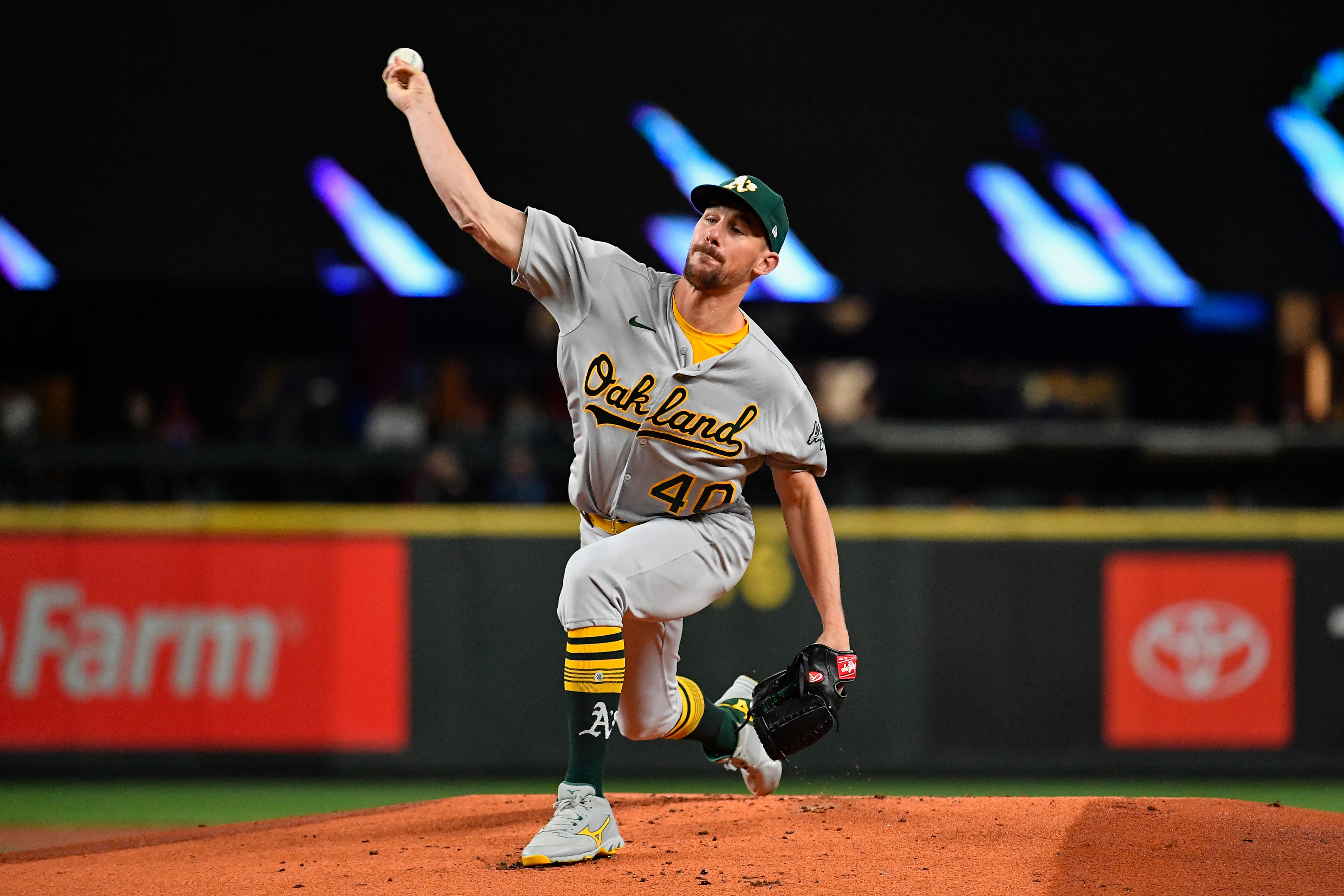 SEATTLE, WASHINGTON - SEPTEMBER 28: Chris Bassitt #40 of the Oakland Athletics throws a pitch during the first inning against the Seattle Mariners at T-Mobile Park on September 28, 2021 in Seattle, Washington. (Photo by Alika Jenner/Getty Images)