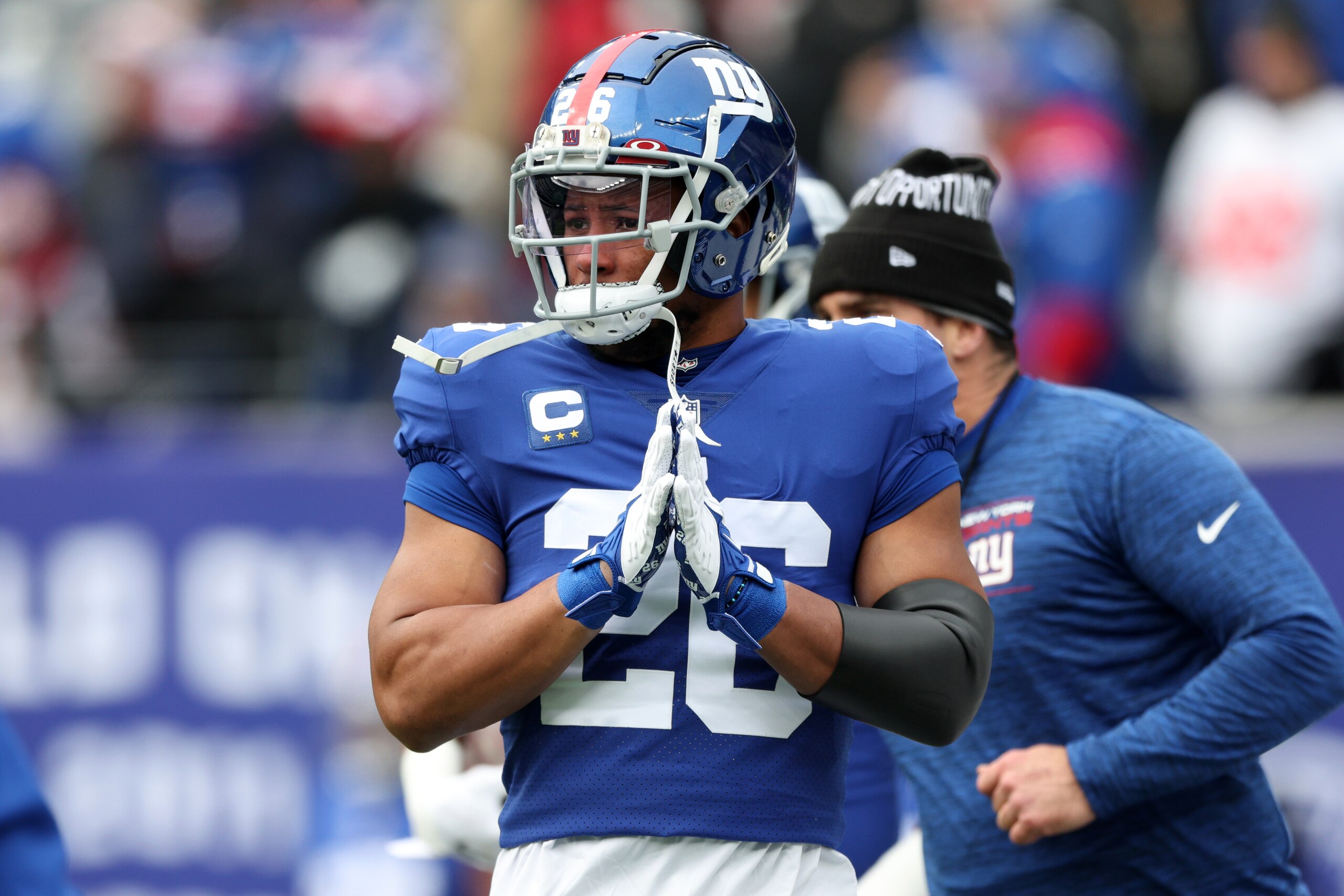 EAST RUTHERFORD, NEW JERSEY - JANUARY 09: Saquon Barkley #26 of the New York Giants warms up before the game against the Washington Football Team at MetLife Stadium on January 09, 2022 in East Rutherford, New Jersey. (Photo by Elsa/Getty Images)