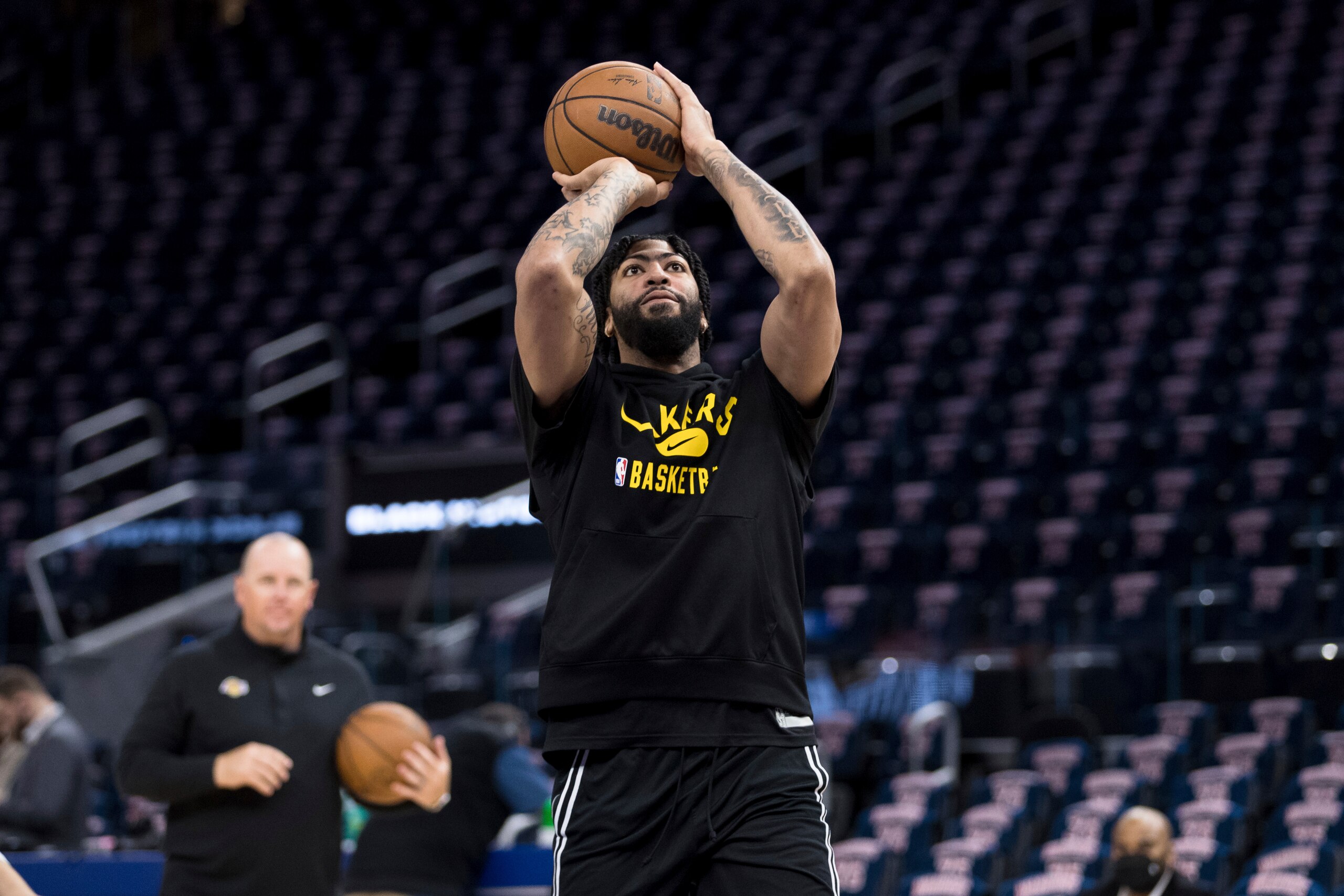 Los Angeles Lakers forward Anthony Davis warms up before an NBA basketball game against the Golden State warriors in San Francisco, Saturday, Feb. 12, 2022. (AP Photo/John Hefti) Los Angeles Lakers forward Anthony Davis warms up before an NBA basketball game against the Golden State warriors in San Francisco, Saturday, Feb. 12, 2022. (AP Photo/John Hefti)