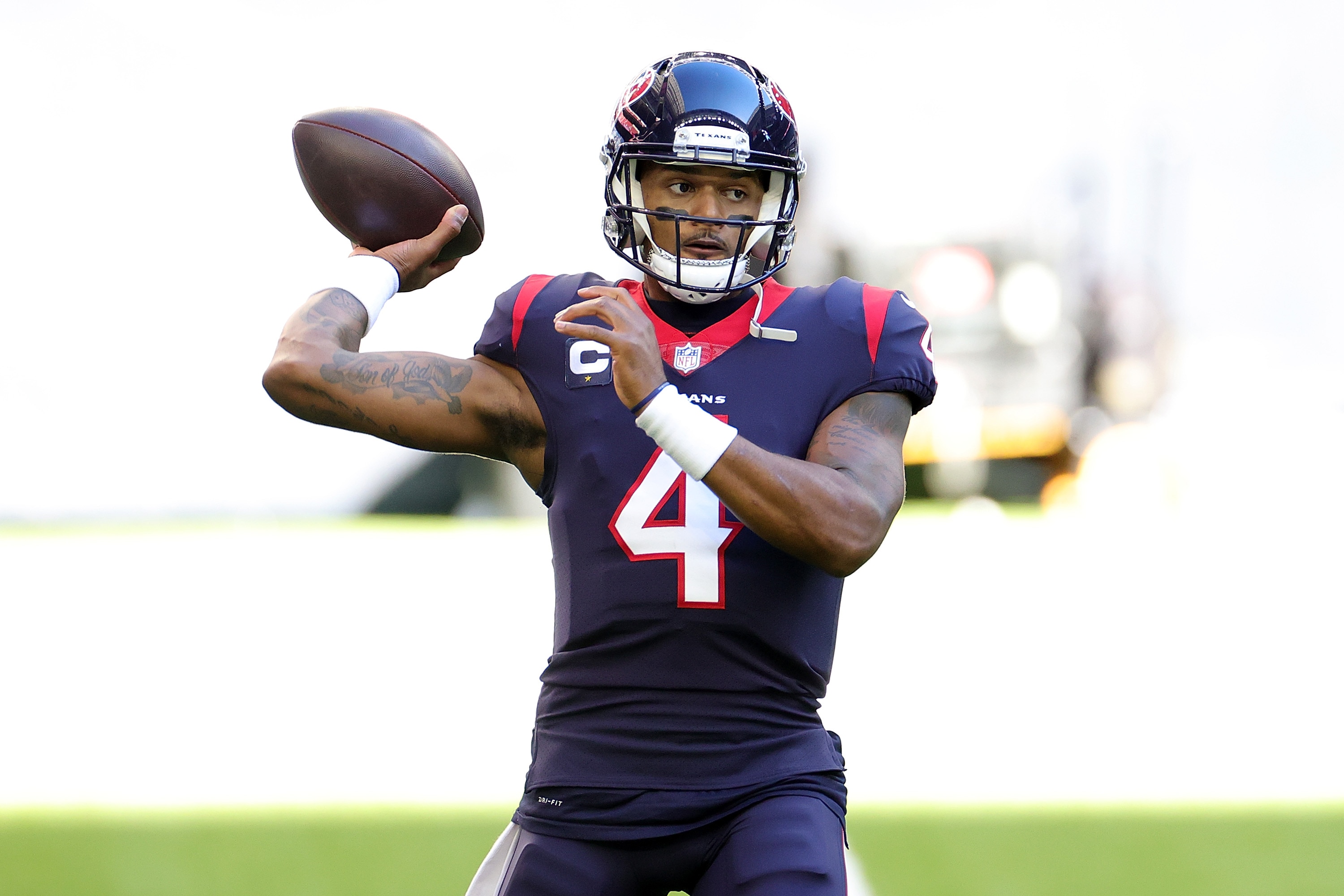 HOUSTON, TEXAS - JANUARY 03: Deshaun Watson #4 of the Houston Texans participates in warmups prior to a game against the Tennessee Titans at NRG Stadium on January 03, 2021 in Houston, Texas. (Photo by Carmen Mandato/Getty Images) HOUSTON, TEXAS - JANUARY 03: Deshaun Watson #4 of the Houston Texans participates in warmups prior to a game against the Tennessee Titans at NRG Stadium on January 03, 2021 in Houston, Texas. (Photo by Carmen Mandato/Getty Images)