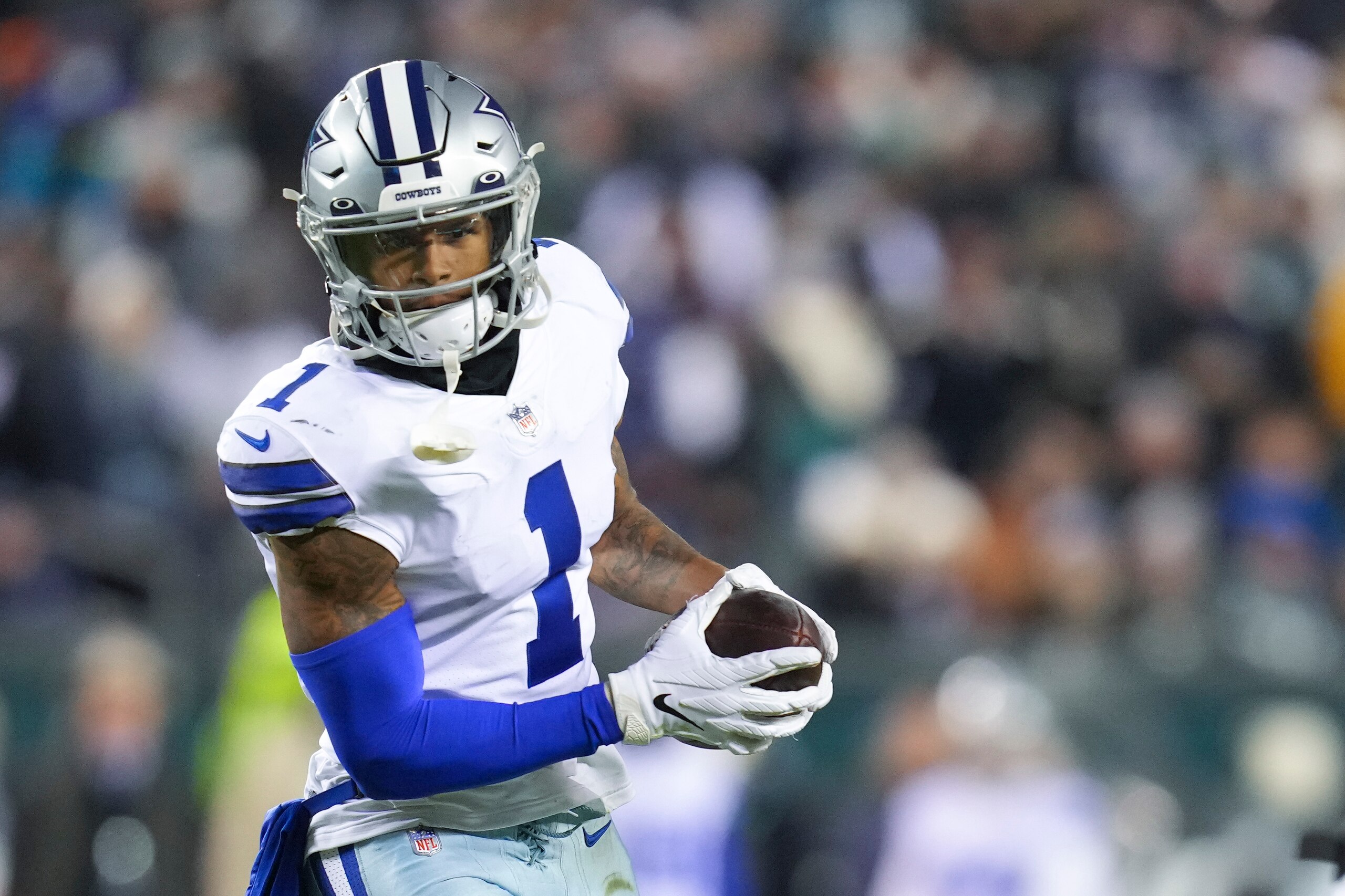 PHILADELPHIA, PA - JANUARY 08: Ced Wilson #1 of the Dallas Cowboys catches a pass against the Philadelphia Eagles at Lincoln Financial Field on January 8, 2022 in Philadelphia, Pennsylvania. (Photo by Mitchell Leff/Getty Images)