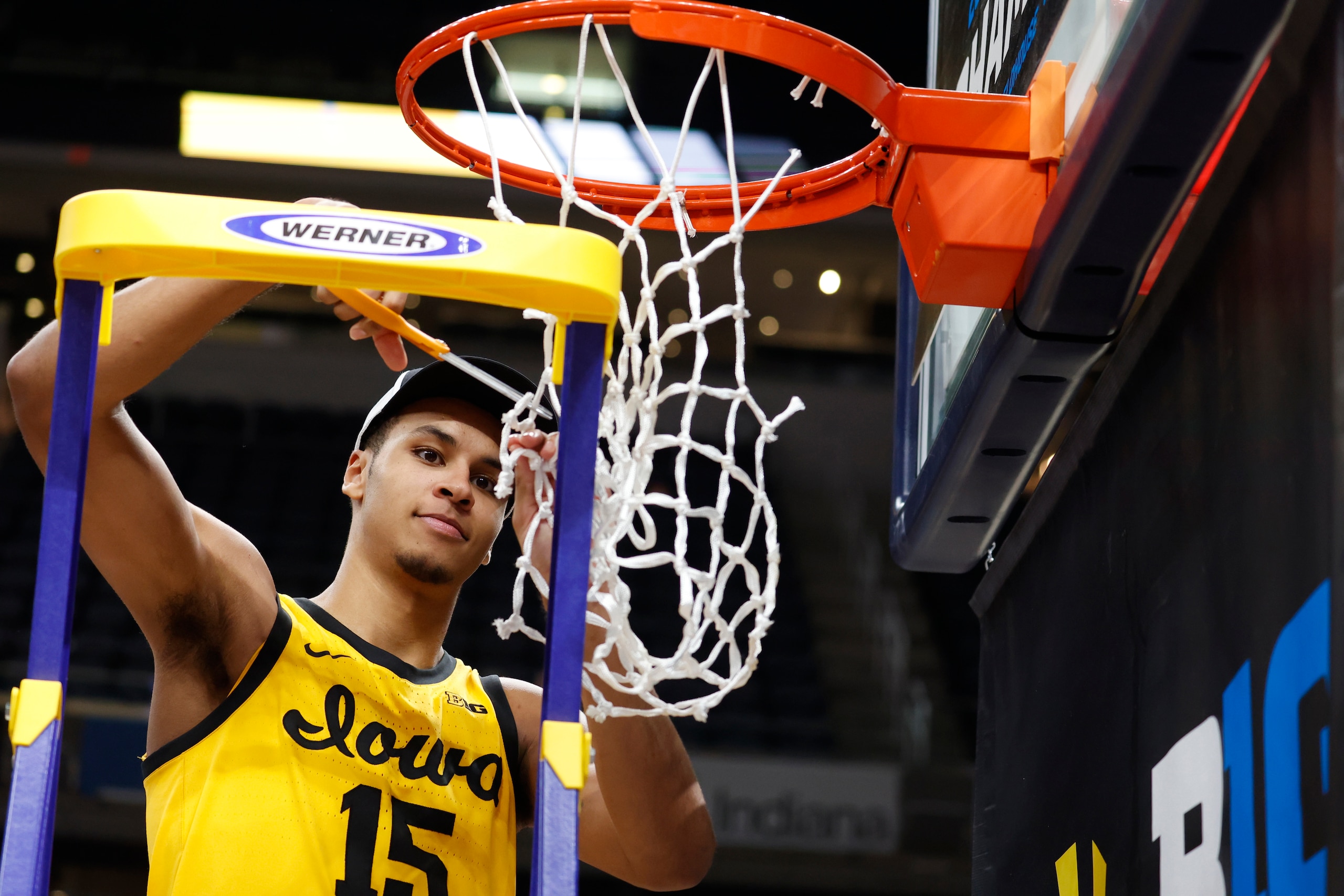 INDIANAPOLIS, IN - MARCH 13: Iowa Hawkeyes forward Keegan Murray (15) cuts down the net after winning the Big Ten Tournament and defeating the Purdue Boilermakers on March 13, 2022 during the championship game of the Big Ten Tournament at Gainbridge Fieldhouse in Indianapolis, Indiana. (Photo by Brian Spurlock/Icon Sportswire via Getty Images)