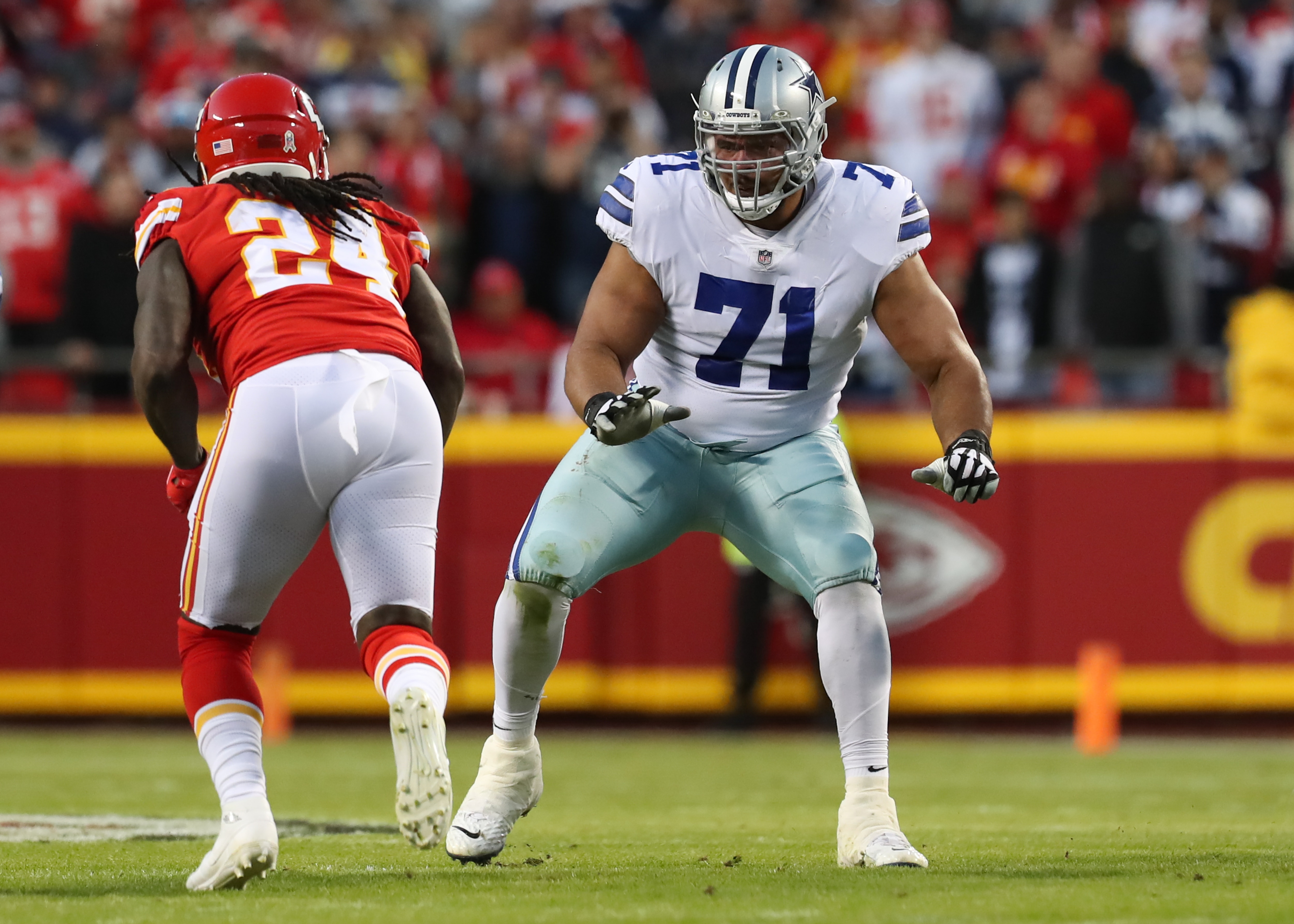 KANSAS CITY, MO - NOVEMBER 21: Dallas Cowboys offensive tackle La'el Collins (71) looks to blocks Kansas City Chiefs defensive end Melvin Ingram (24) in the second quarter of an NFL football game between the Dallas Cowboys and Kansas City Chiefs on Nov 21, 2021 at GEHA Field at Arrowhead Stadium in Kansas City, MO. (Photo by Scott Winters/Icon Sportswire via Getty Images)
