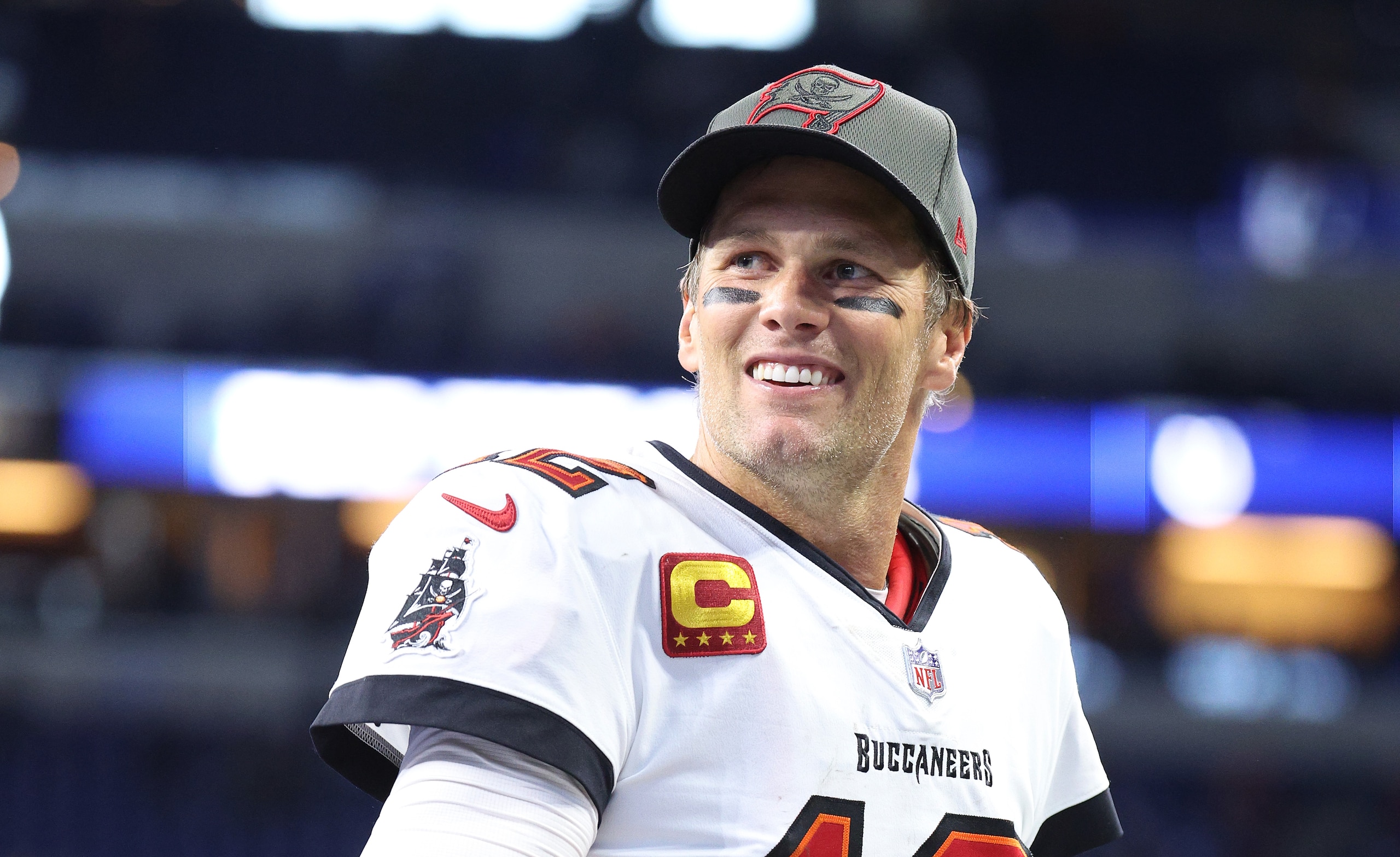 INDIANAPOLIS, INDIANA - NOVEMBER 28  Tom Brady of the Tampa Bay Buccaneers against the Indianapolis Colts at Lucas Oil Stadium on November 28, 2021 in Indianapolis, Indiana. (Photo by Andy Lyons/Getty Images)