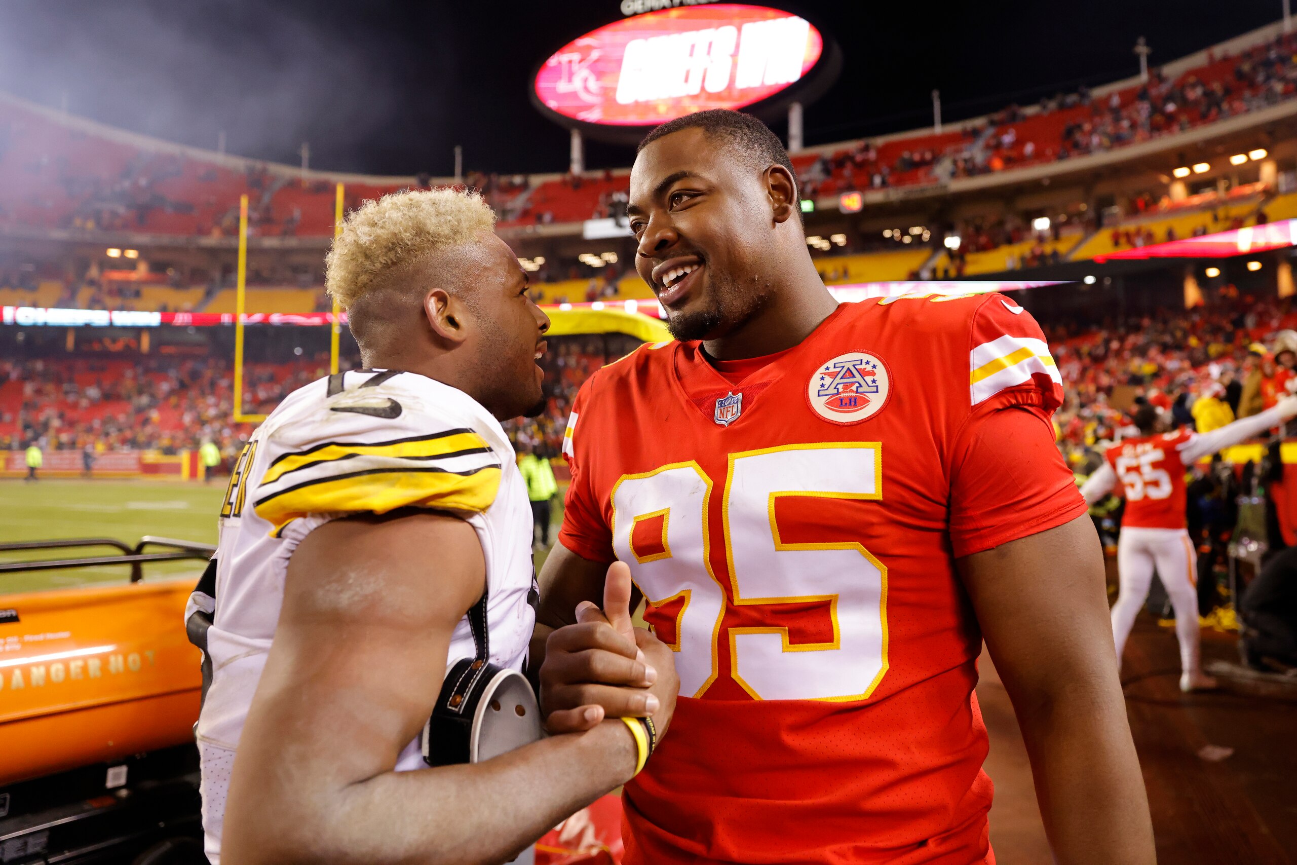 KANSAS CITY, MISSOURI - JANUARY 16: Chris Jones #95 of the Kansas City Chiefs shakes hands with JuJu Smith-Schuster #19 of the Pittsburgh Steelers after the Kansas City Chiefs defeated the Pittsburgh Steelers 42-21 in the NFC Wild Card Playoff game at Arrowhead Stadium on January 16, 2022 in Kansas City, Missouri. (Photo by David Eulitt/Getty Images) KANSAS CITY, MISSOURI - JANUARY 16: Chris Jones #95 of the Kansas City Chiefs shakes hands with JuJu Smith-Schuster #19 of the Pittsburgh Steelers after the Kansas City Chiefs defeated the Pittsburgh Steelers 42-21 in the NFC Wild Card Playoff game at Arrowhead Stadium on January 16, 2022 in Kansas City, Missouri. (Photo by David Eulitt/Getty Images)