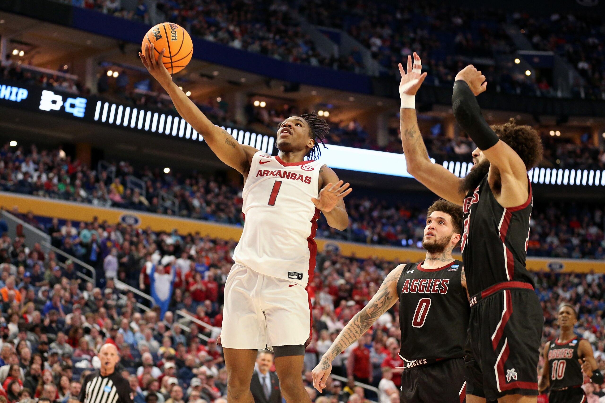 BUFFALO, NEW YORK - MARCH 19: JD Notae #1 of the Arkansas Razorbacks shoots the ball and scores against the New Mexico State Aggies during the first half in the second round game of the 2022 NCAA Men's Basketball Tournament at KeyBank Center on March 19, 2022 in Buffalo, New York. (Photo by Joshua Bessex/Getty Images) BUFFALO, NEW YORK - MARCH 19: JD Notae #1 of the Arkansas Razorbacks shoots the ball and scores against the New Mexico State Aggies during the first half in the second round game of the 2022 NCAA Men's Basketball Tournament at KeyBank Center on March 19, 2022 in Buffalo, New York. (Photo by Joshua Bessex/Getty Images)