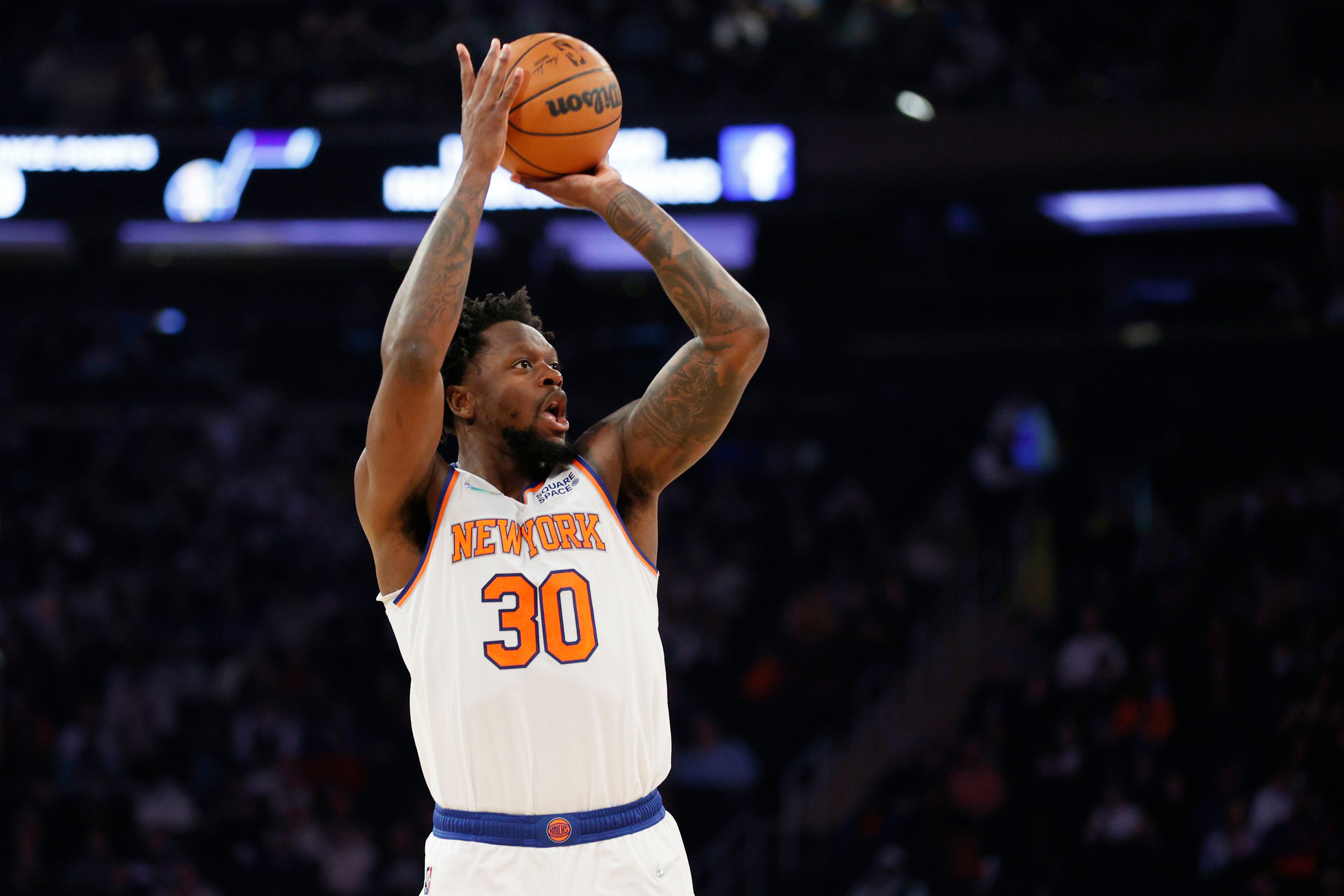NEW YORK, NEW YORK - MARCH 20: Julius Randle #30 of the New York Knicks shoots the ball during the first half against the Utah Jazz at Madison Square Garden on March 20, 2022 in New York City. NOTE TO USER: User expressly acknowledges and agrees that, by downloading and or using this photograph, User is consenting to the terms and conditions of the Getty Images License Agreement. (Photo by Sarah Stier/Getty Images) NEW YORK, NEW YORK - MARCH 20: Julius Randle #30 of the New York Knicks shoots the ball during the first half against the Utah Jazz at Madison Square Garden on March 20, 2022 in New York City. NOTE TO USER: User expressly acknowledges and agrees that, by downloading and or using this photograph, User is consenting to the terms and conditions of the Getty Images License Agreement. (Photo by Sarah Stier/Getty Images)