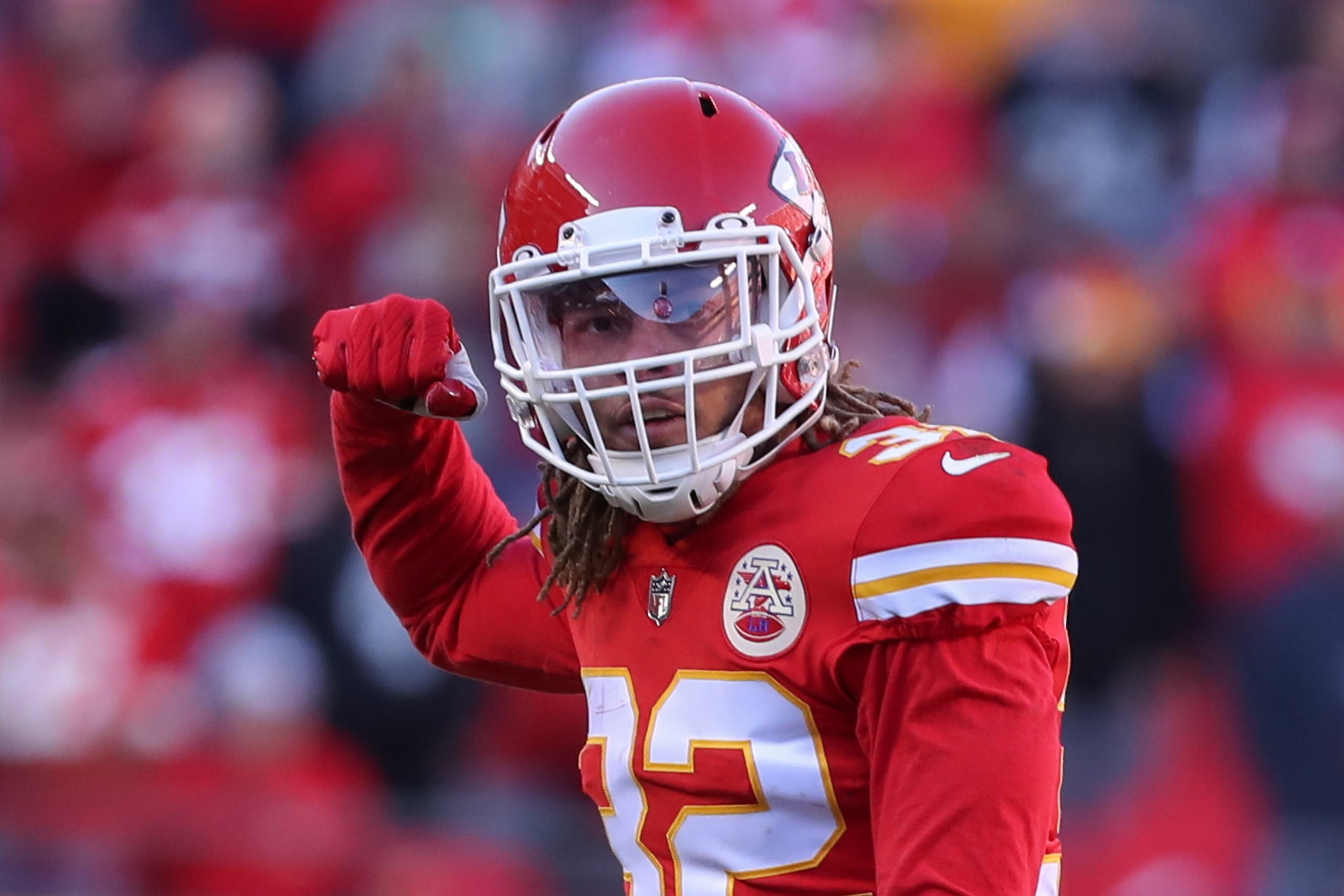 KANSAS CITY, MO - DECEMBER 12: Kansas City Chiefs free safety Tyrann Mathieu (32) flexes after making a stop on third down in the second quarter of an NFL game between the Las Vegas Raiders and Kansas City Chiefs on Dec 12, 2021 at GEHA Field at Arrowhead Stadium in Kansas City, MO. (Photo by Scott Winters/Icon Sportswire via Getty Images)