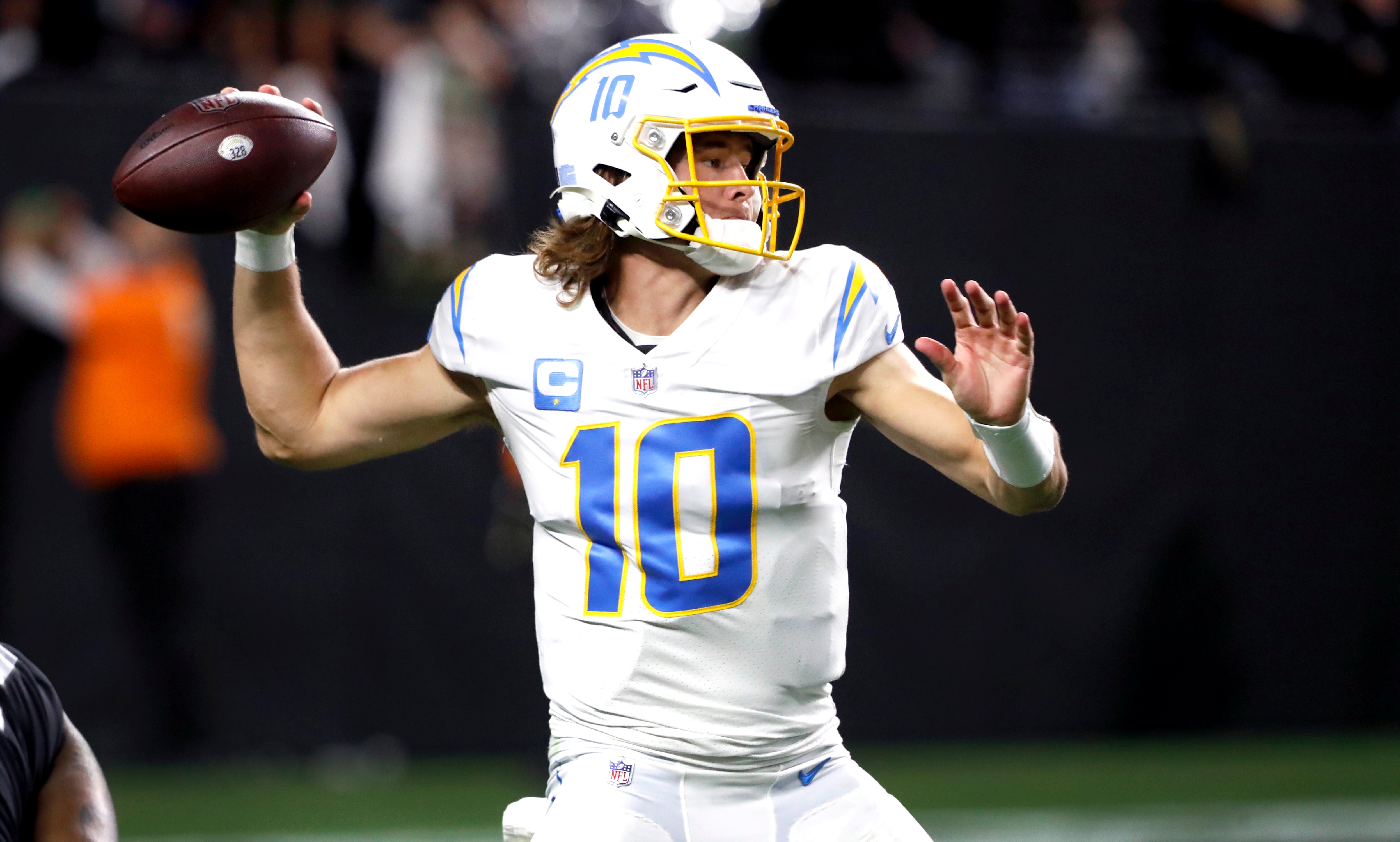 LAS VEGAS, NEVADA - JANUARY 09: Quarterback Justin Herbert #10 of the Los Angeles Chargers passes against the Las Vegas Raiders at Allegiant Stadium on January 09, 2022 in Las Vegas, Nevada. (Photo by Steve Marcus/Getty Images)