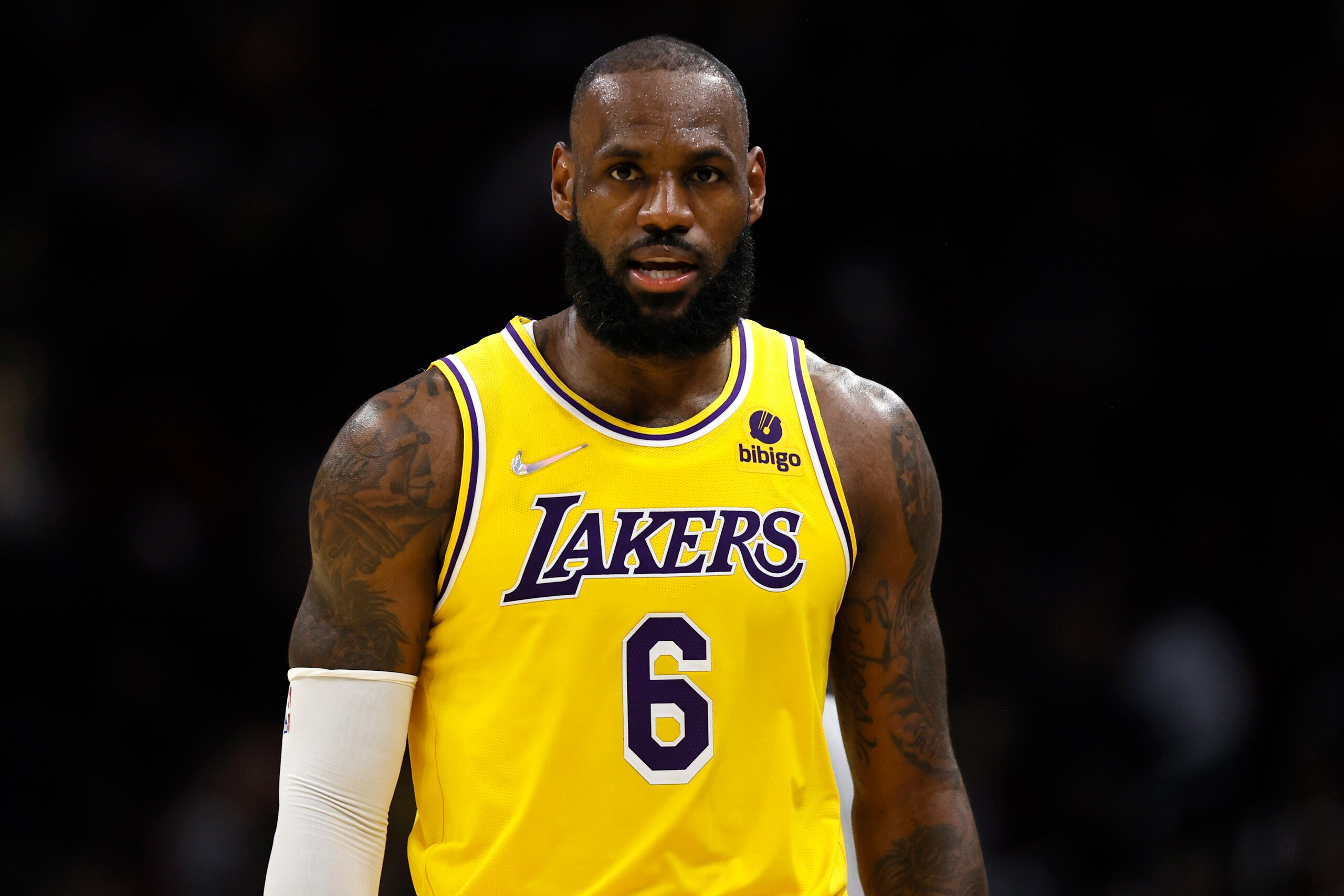 Los Angeles Lakers' LeBron James plays against the Cleveland Cavaliers during the second half of an NBA basketball game, Monday, March 21, 2022, in Cleveland. (AP Photo/Ron Schwane)