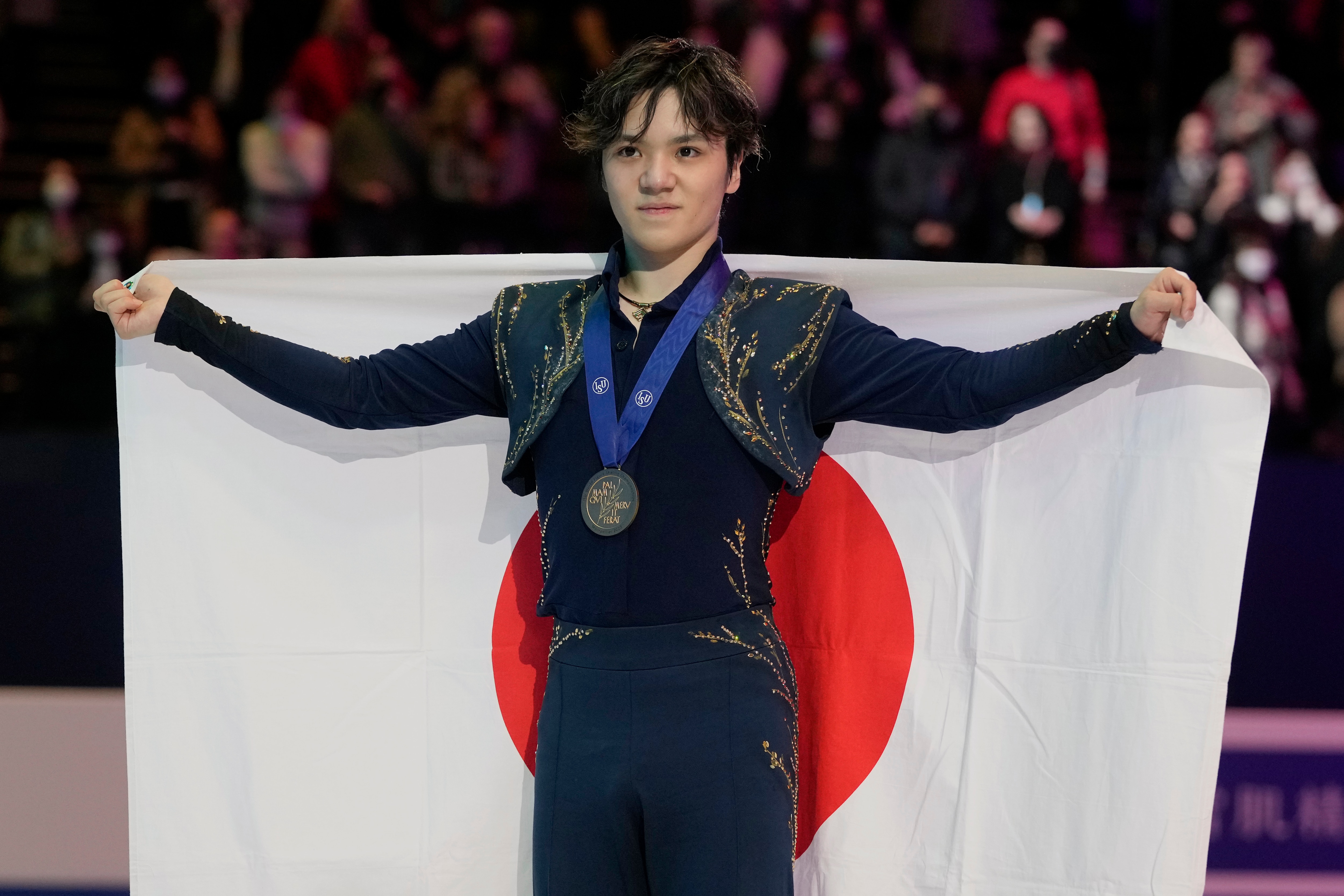 Shoma Uno of Japan celebrates his gold medal during the men's victory ceremony at the Figure Skating World Championships in Montpellier, south of France, Saturday, March 26, 2022. (AP Photo/Francisco Seco)