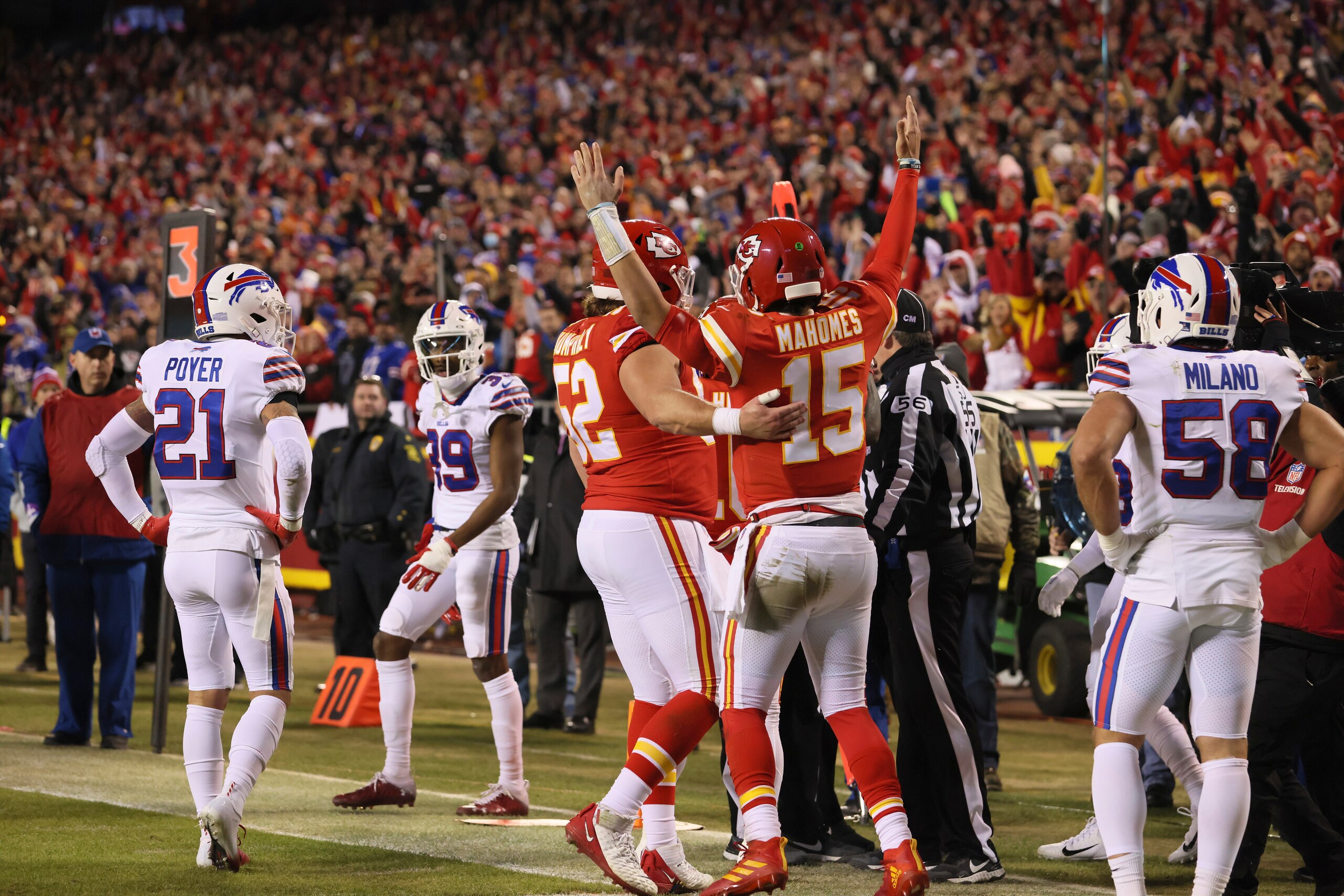 Football: NFL Playoffs: Rear view of Kansas City Chiefs QB Patrick Mahomes (15) victorious after scoring touchdown vs Buffalo Bills at Arrowhead Stadium. Kansas City, MO 1/23/2022 CREDIT: David E. Klutho (Photo by David E. Klutho/Sports Illustrated via Getty Images) (Set Number: X163914 TK1)