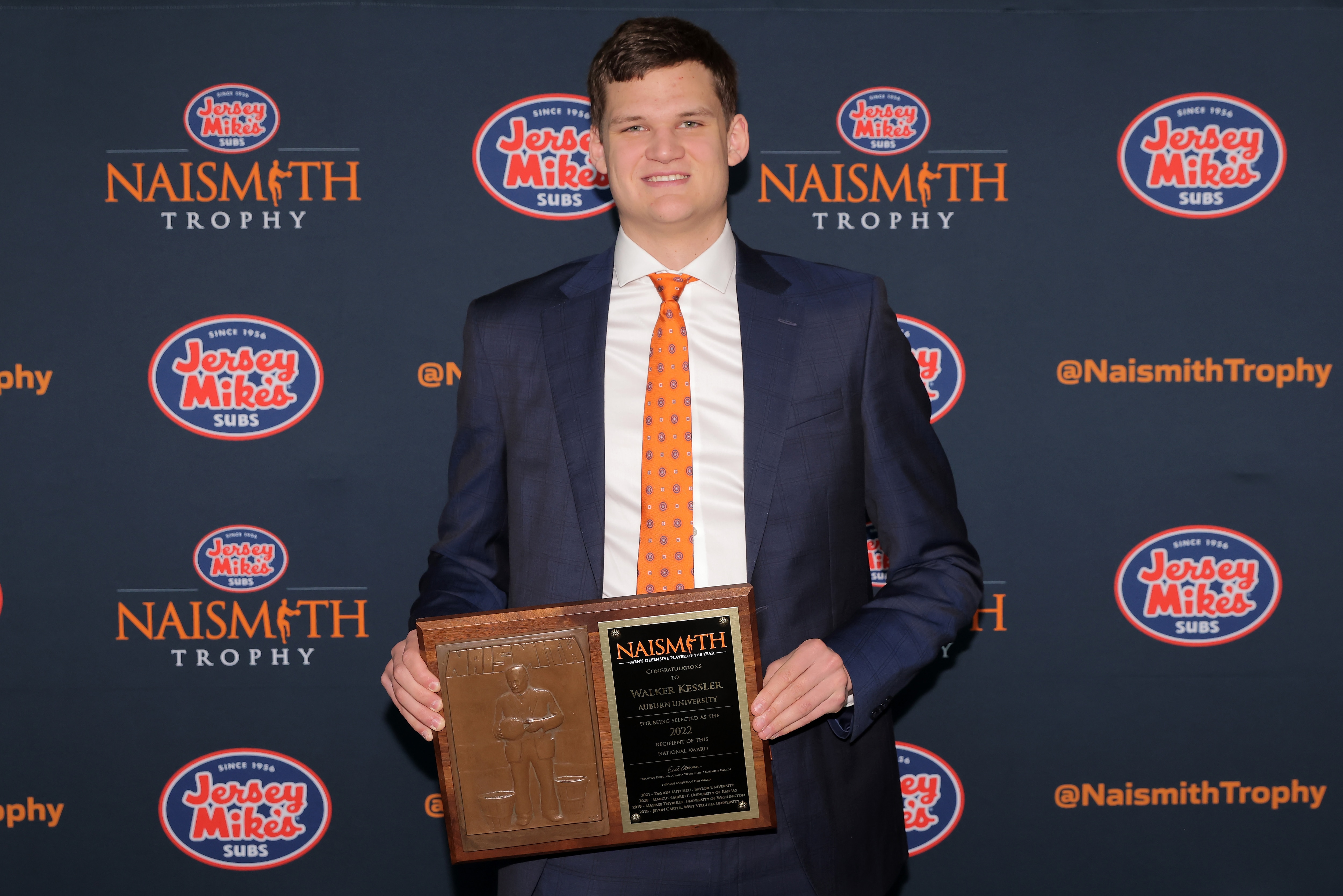 NEW ORLEANS, LOUISIANA - APRIL 03: Walker Kessler of the Auburn Tigers poses for a photograph with the Naismith Men's Defensive Player of the Year Award during the 2022 Naismith Awards Brunch at the National World War II Museum on April 03, 2022 in New Orleans, Louisiana. (Photo by Jonathan Bachman/Getty Images)