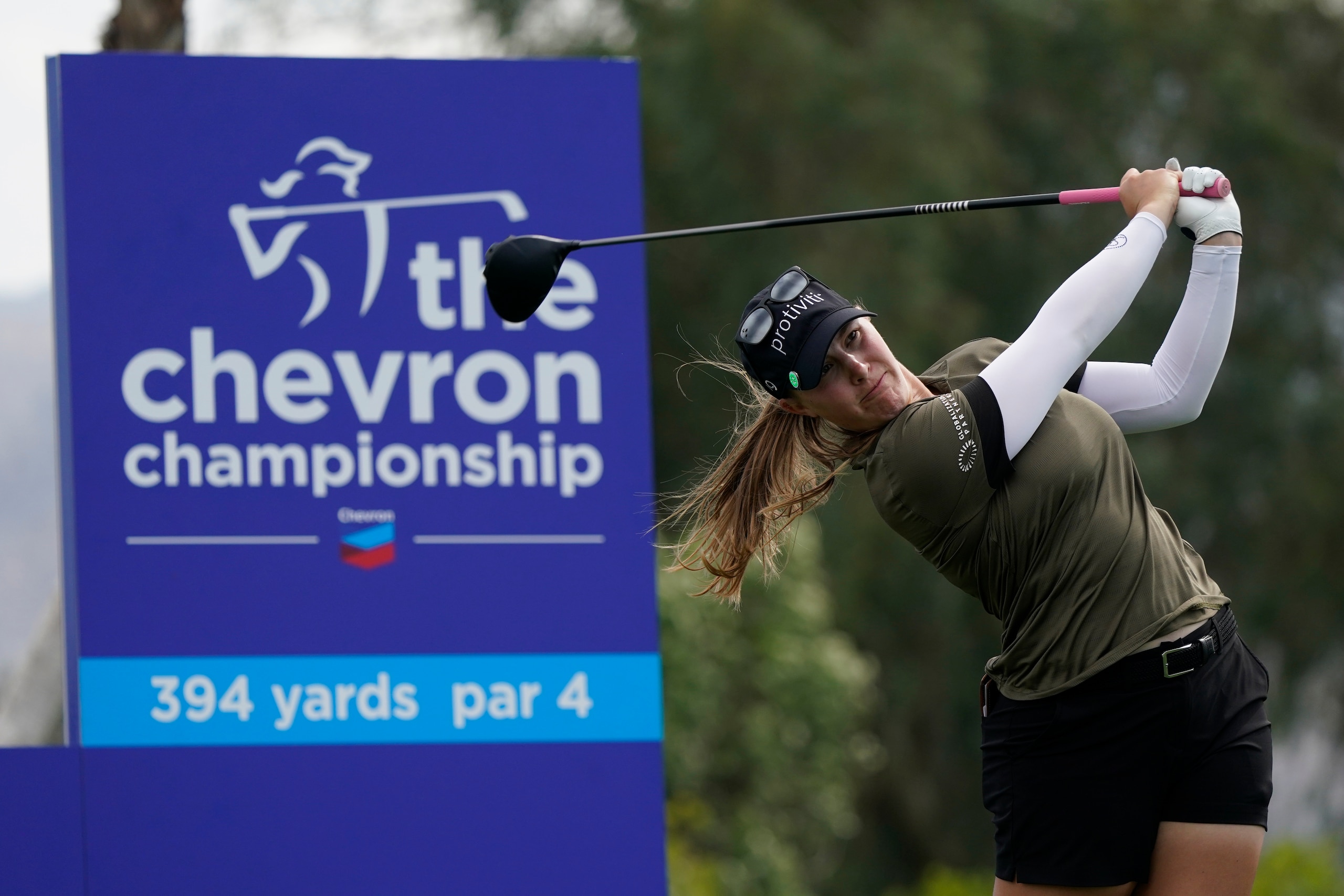Jennifer Kupcho hits from the sixth tee during the final round of the LPGA Chevron Championship golf tournament Sunday, April 3, 2022, in Rancho Mirage, Calif. (AP Photo/Marcio Jose Sanchez)