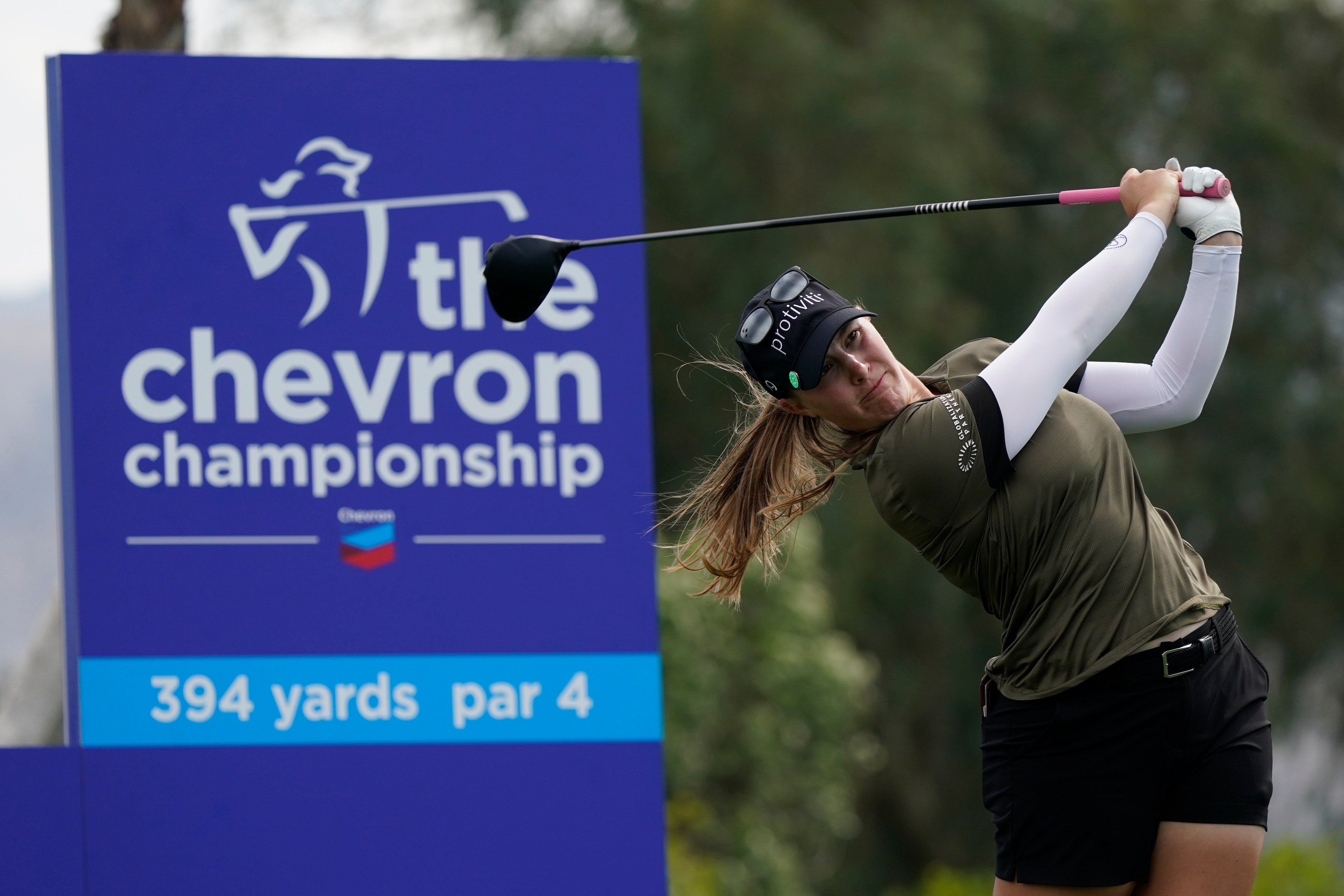 Jennifer Kupcho hits from the sixth tee during the final round of the LPGA Chevron Championship golf tournament Sunday, April 3, 2022, in Rancho Mirage, Calif. (AP Photo/Marcio Jose Sanchez)