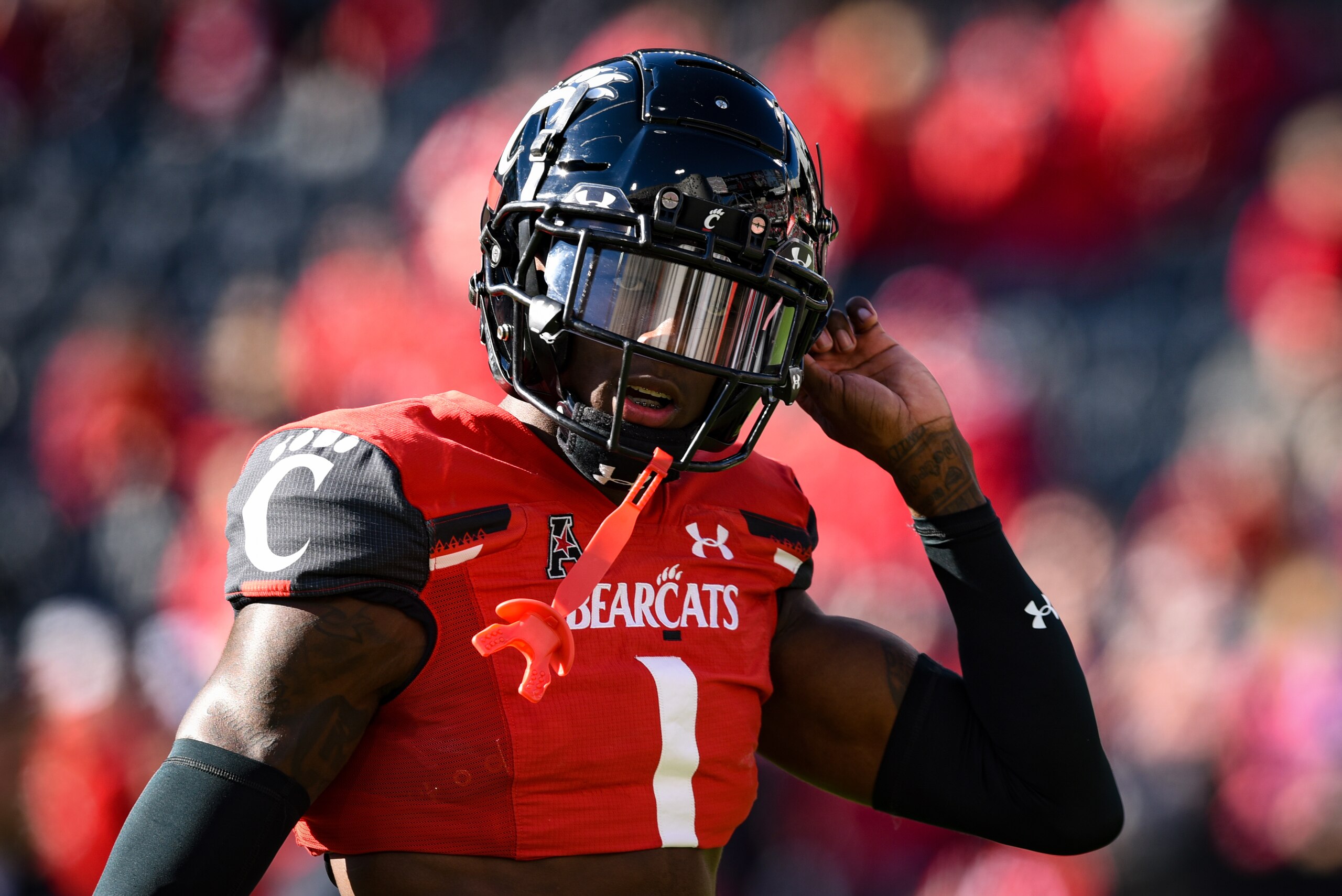 CINCINNATI, OH - NOVEMBER 06: Cincinnati CB Ahmad "Sauce" Gardner (1) during a college football game between the Tulsa Golden Hurricane and Cincinnati Bearcats on November 6, 2021 at Nippert Stadium in Cincinnati, OH. (Photo by James Black/Icon Sportswire via Getty Images)