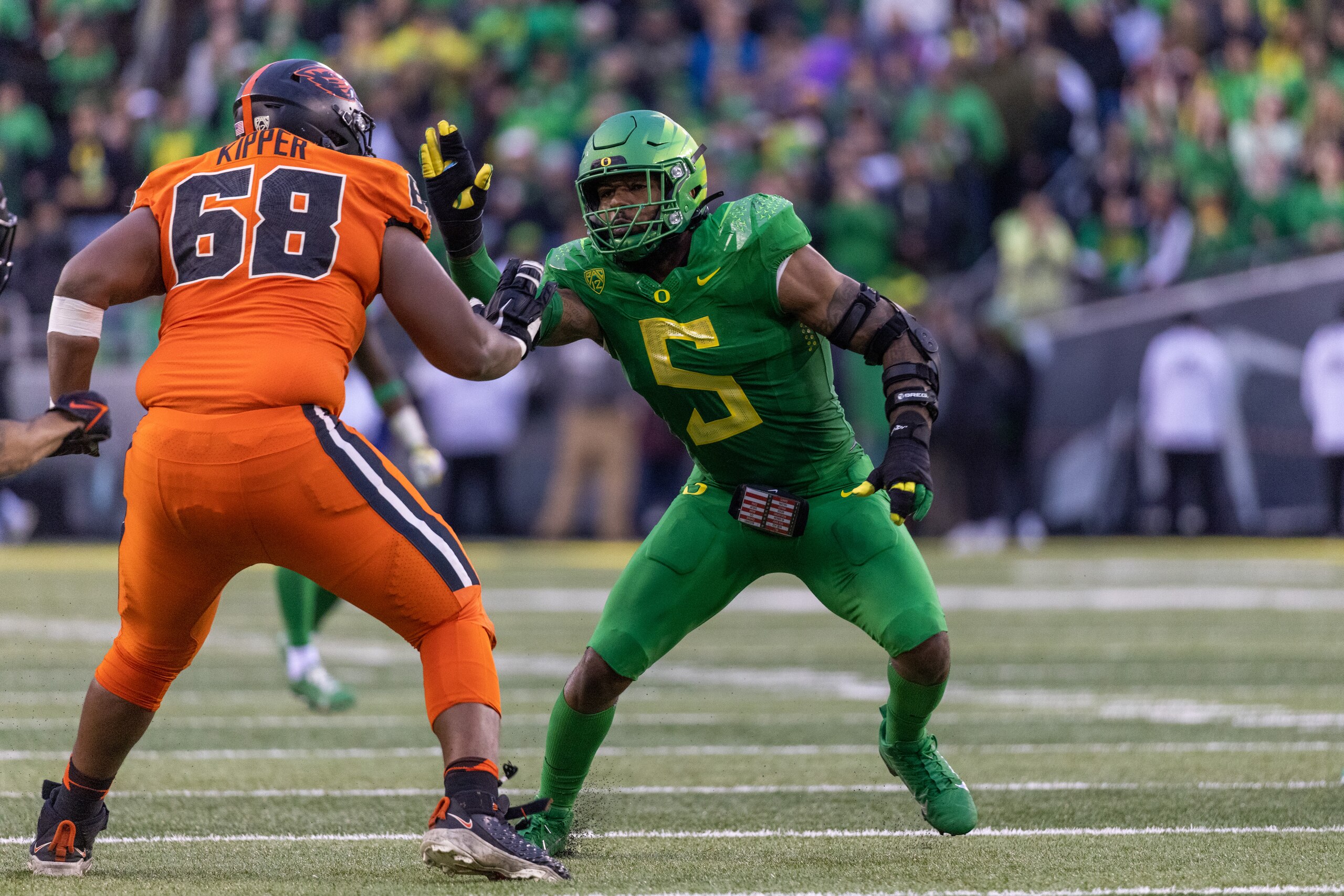 EUGENE, OR - NOVEMBER 27: Kayvon Thibodeaux #5 of the Oregon Ducks rushes against the Oregon State Beavers at Autzen Stadium on November 27, 2021 in Eugene, Oregon. (Photo by Tom Hauck/Getty Images) EUGENE, OR - NOVEMBER 27: Kayvon Thibodeaux #5 of the Oregon Ducks rushes against the Oregon State Beavers at Autzen Stadium on November 27, 2021 in Eugene, Oregon. (Photo by Tom Hauck/Getty Images)