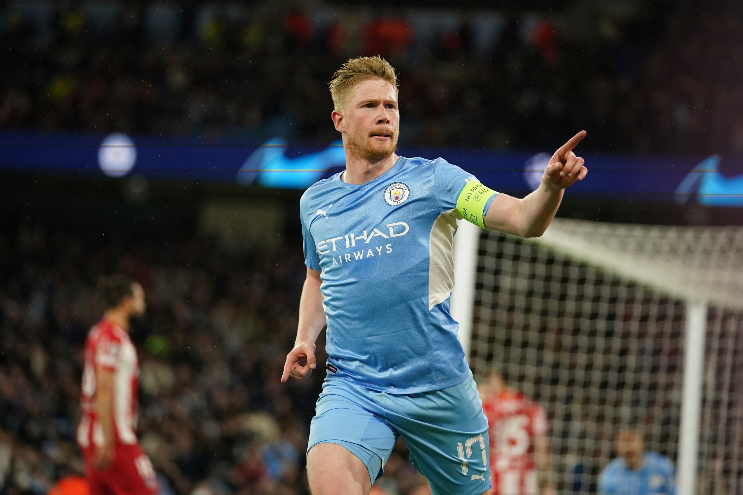Manchester City's Kevin De Bruyne celebrates after scoring his side's opening goal during the Champions League, first leg, quarterfinal soccer match between Manchester City and Atletico Madrid at the Etihad Stadium, in Manchester, Tuesday, April 5, 2022. (AP Photo/Dave Thompson)