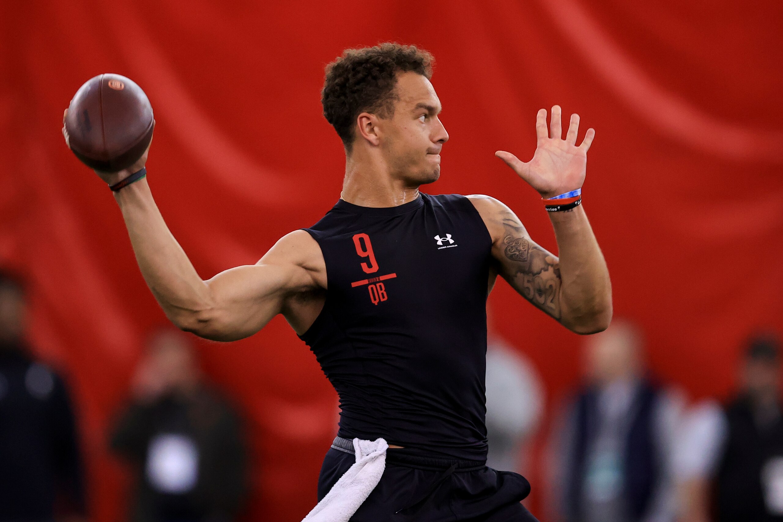 Quarterback Desmond Ridder throws a pass in a football drill during Cincinnati Pro Day in Cincinnati, Thursday, March 24, 2022. (AP Photo/Aaron Doster)