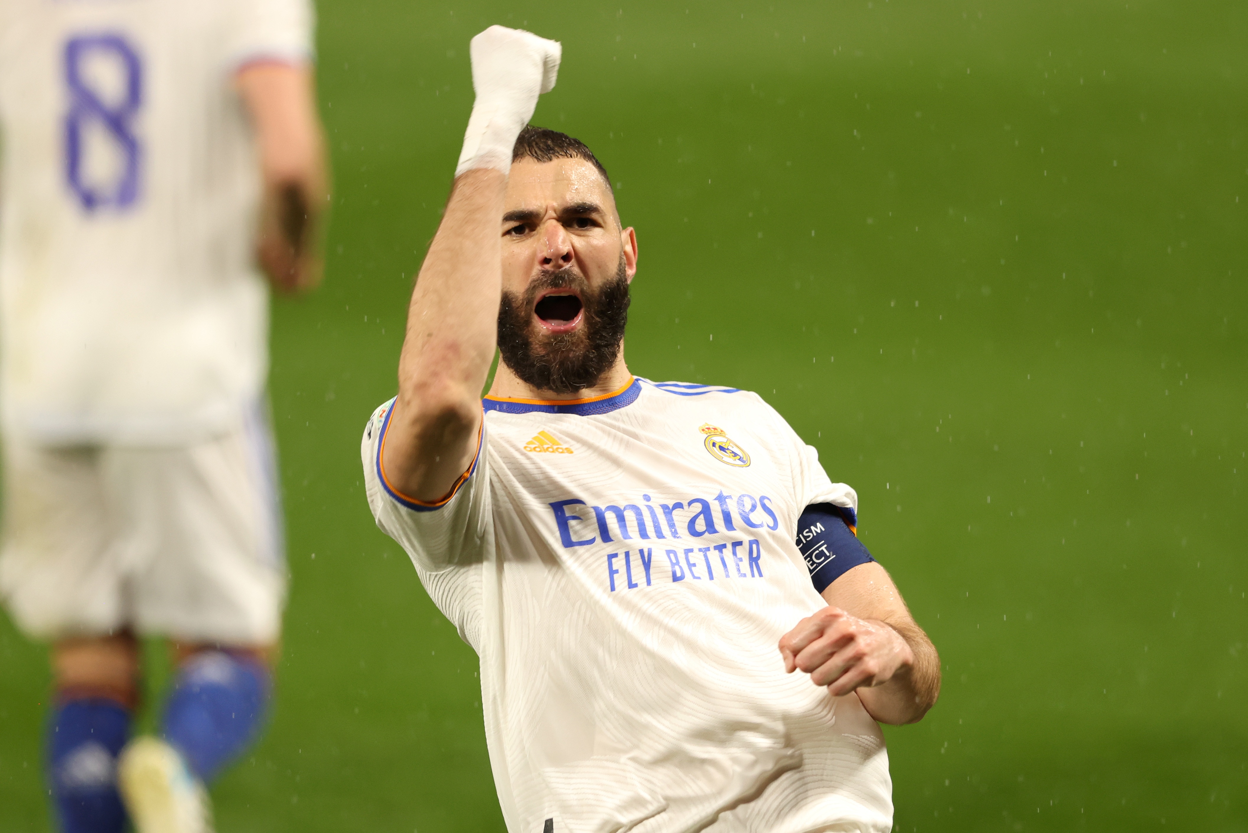 LONDON, ENGLAND - APRIL 06: Karim Benzema of Real Madrid celebrates after scoring their team's first goal during the UEFA Champions League Quarter Final Leg One match between Chelsea FC and Real Madrid at Stamford Bridge on April 06, 2022 in London, England. (Photo by Matthew Lewis - UEFA/UEFA via Getty Images)