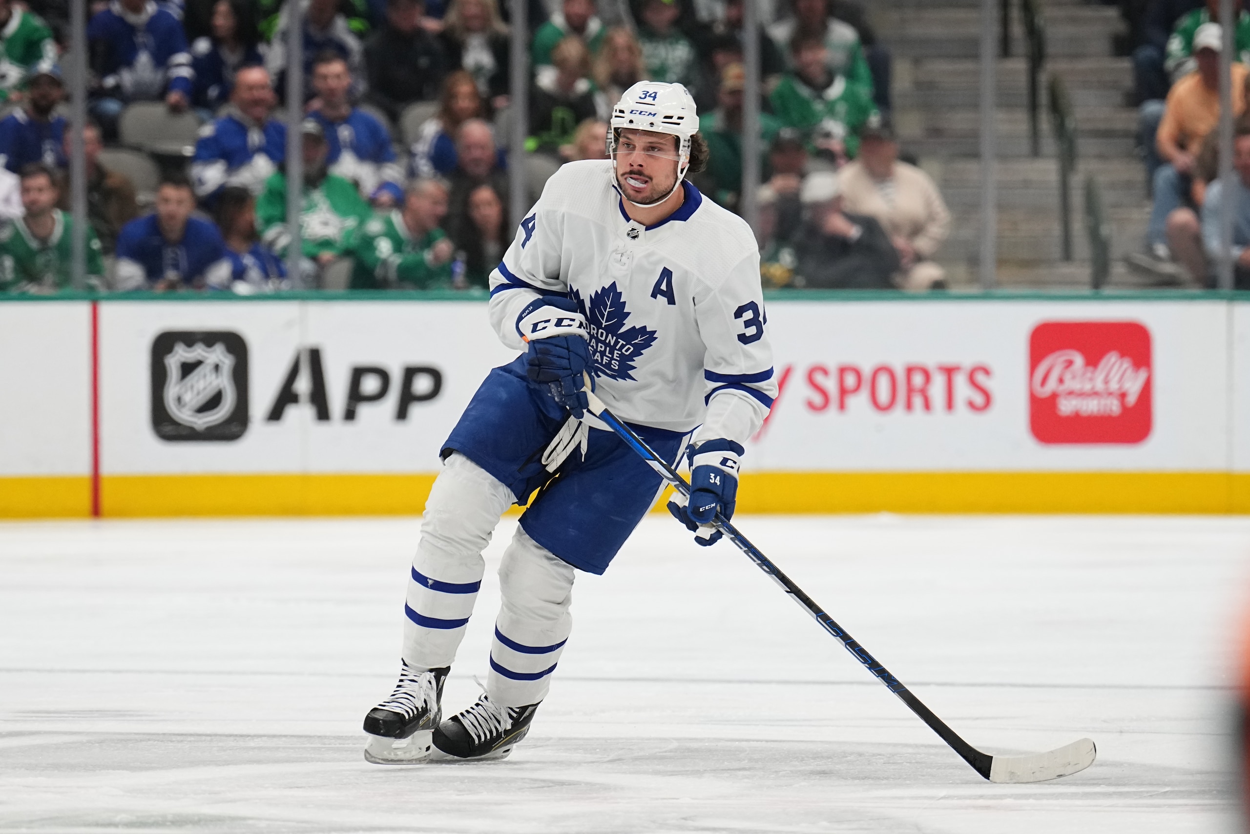 DALLAS, TX - APRIL 7: Auston Matthews #34 of the Toronto Maple Leafs skates against the Dallas Stars at the American Airlines Center on April 7, 2022 in Dallas, Texas. (Photo by Glenn James/NHLI via Getty Images) DALLAS, TX - APRIL 7: Auston Matthews #34 of the Toronto Maple Leafs skates against the Dallas Stars at the American Airlines Center on April 7, 2022 in Dallas, Texas. (Photo by Glenn James/NHLI via Getty Images)