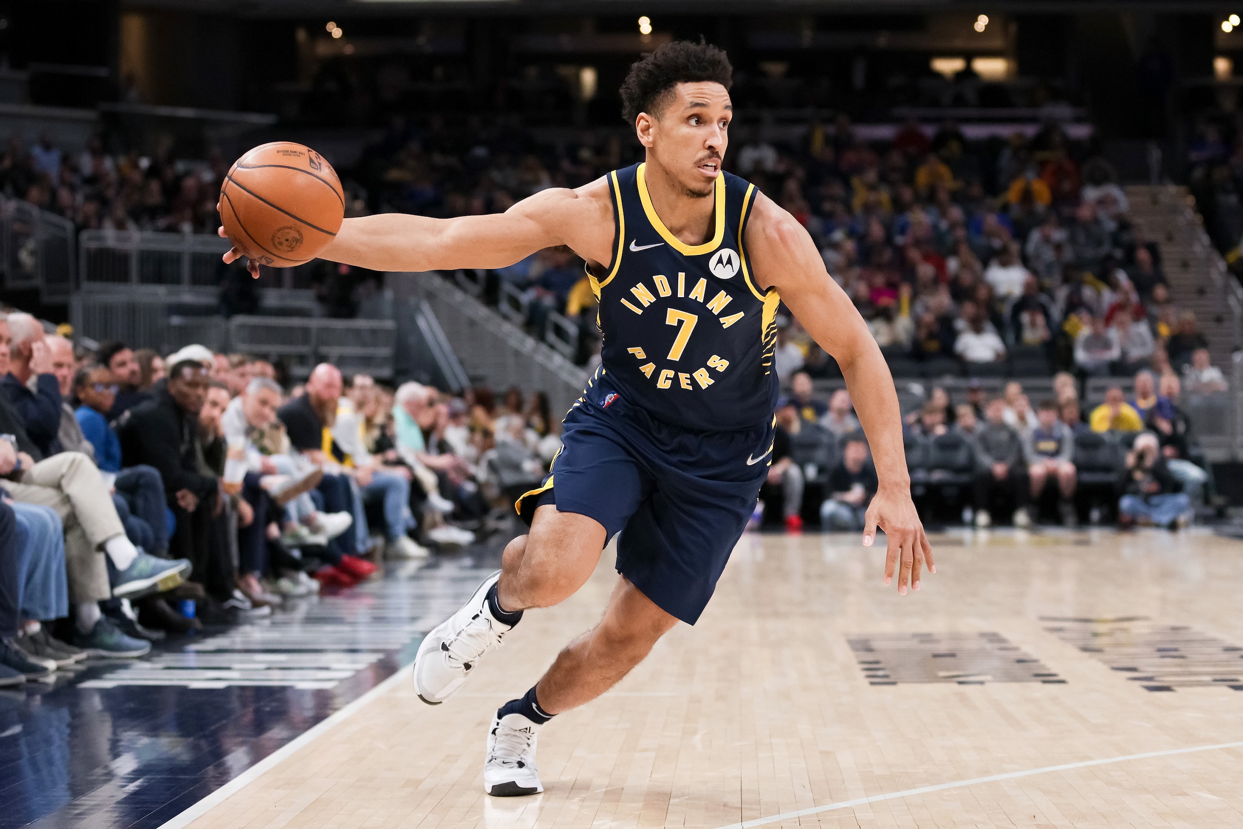 INDIANAPOLIS, INDIANA - MARCH 08: Malcolm Brogdon #7 of the Indiana Pacers dribbles the ball in the fourth quarter against the Cleveland Cavaliers at Gainbridge Fieldhouse on March 08, 2022 in Indianapolis, Indiana. NOTE TO USER: User expressly acknowledges and agrees that, by downloading and or using this Photograph, user is consenting to the terms and conditions of the Getty Images License Agreement. (Photo by Dylan Buell/Getty Images)