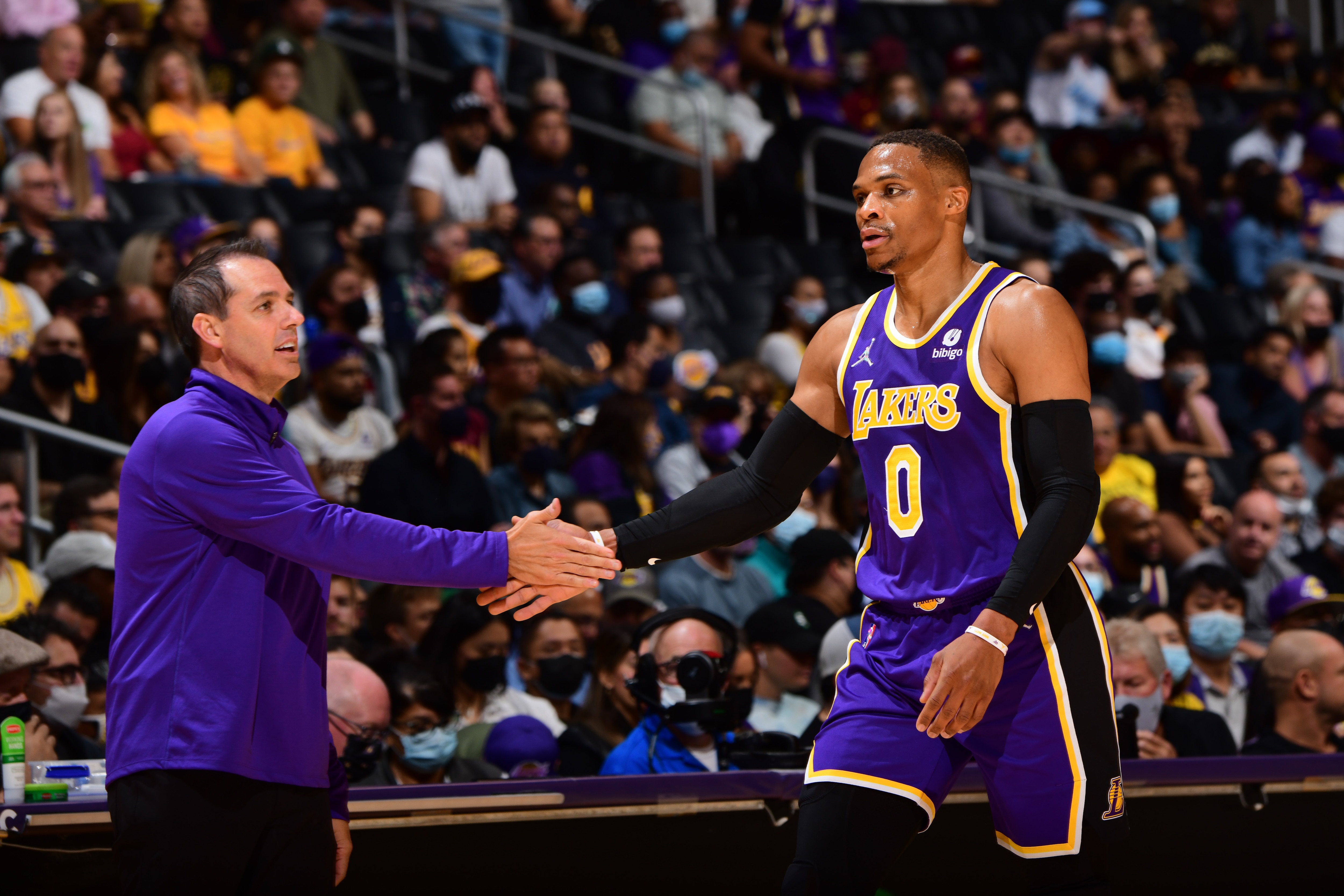 LOS ANGELES, CA - OCTOBER 29: Head Coach, Frank Vogel high fives Russell Westbrook #0 of the Los Angeles Lakers during the game against the Cleveland Cavaliers on October 29, 2021 at STAPLES Center in Los Angeles, California. NOTE TO USER: User expressly acknowledges and agrees that, by downloading and/or using this Photograph, user is consenting to the terms and conditions of the Getty Images License Agreement. Mandatory Copyright Notice: Copyright 2021 NBAE (Photo by Adam Pantozzi/NBAE via Getty Images)